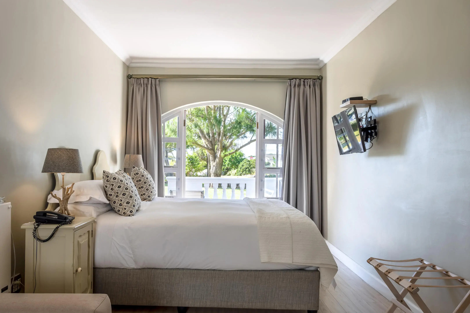 Whale Rock Luxury Lodge