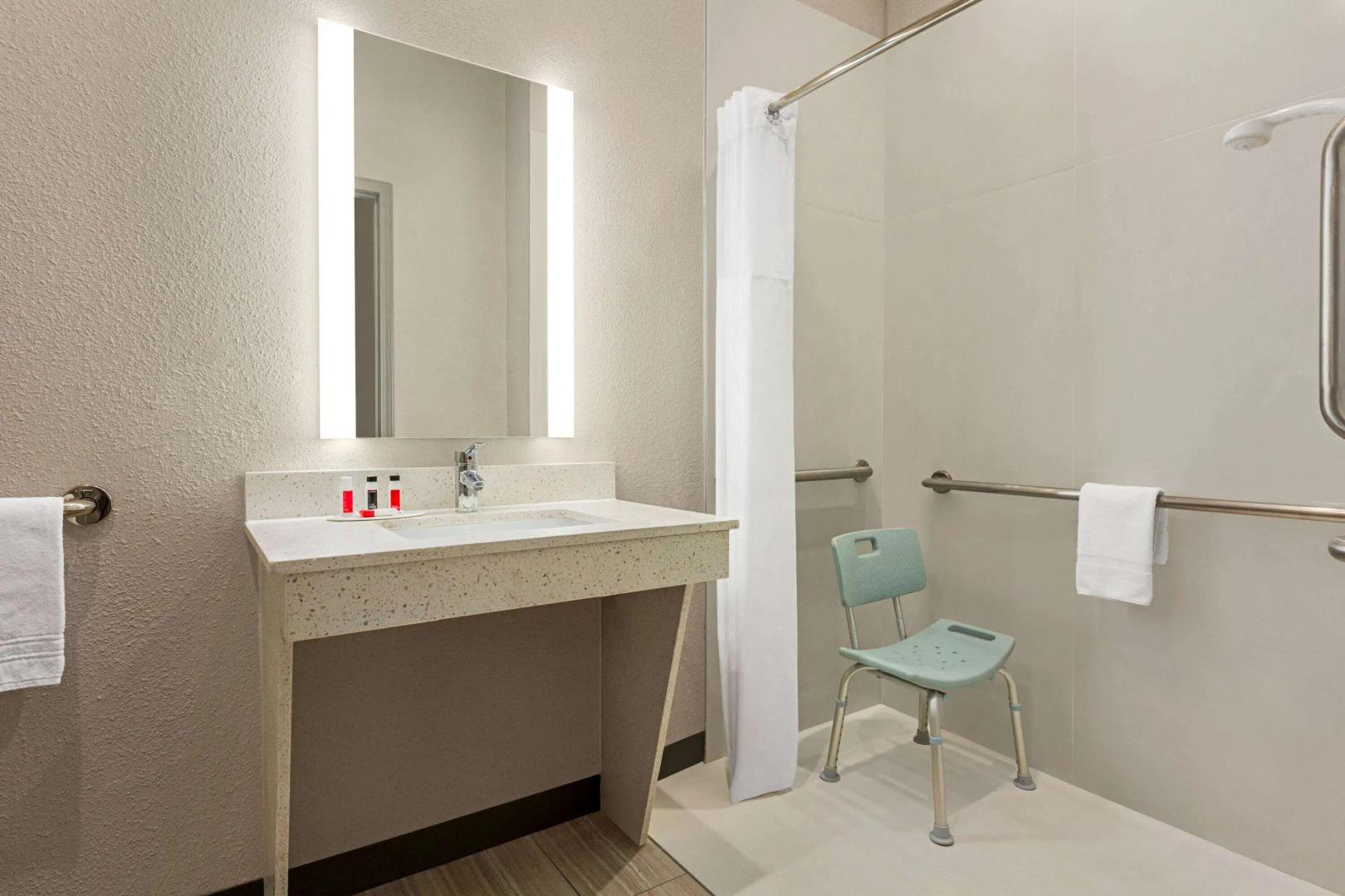 Days Inn & Suites by Wyndham Greater Tomball