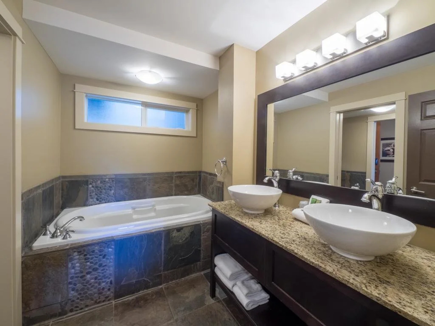 Creekside Suites @ Pacific Shores