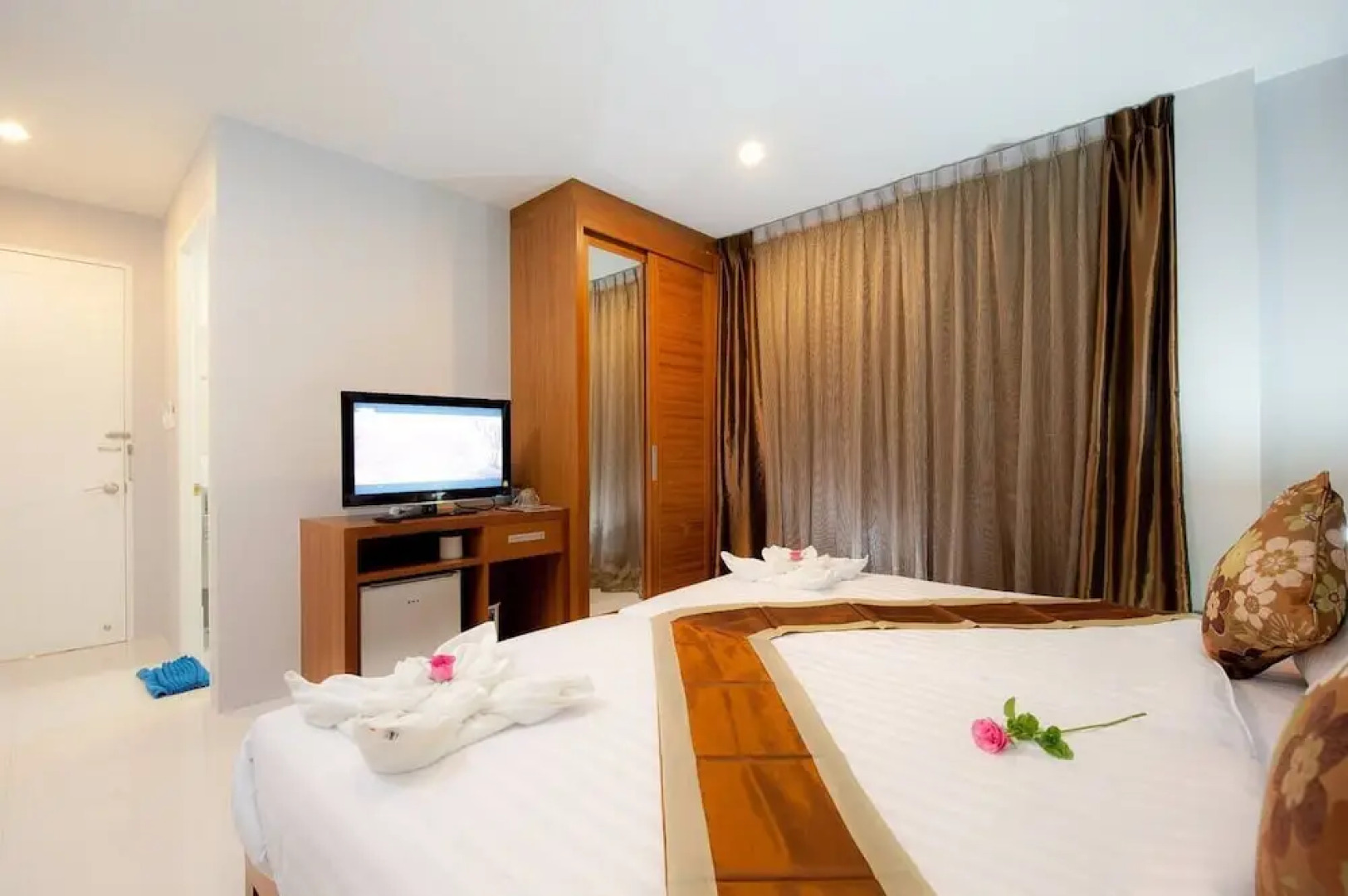 Отель La Xenia Kata Beach