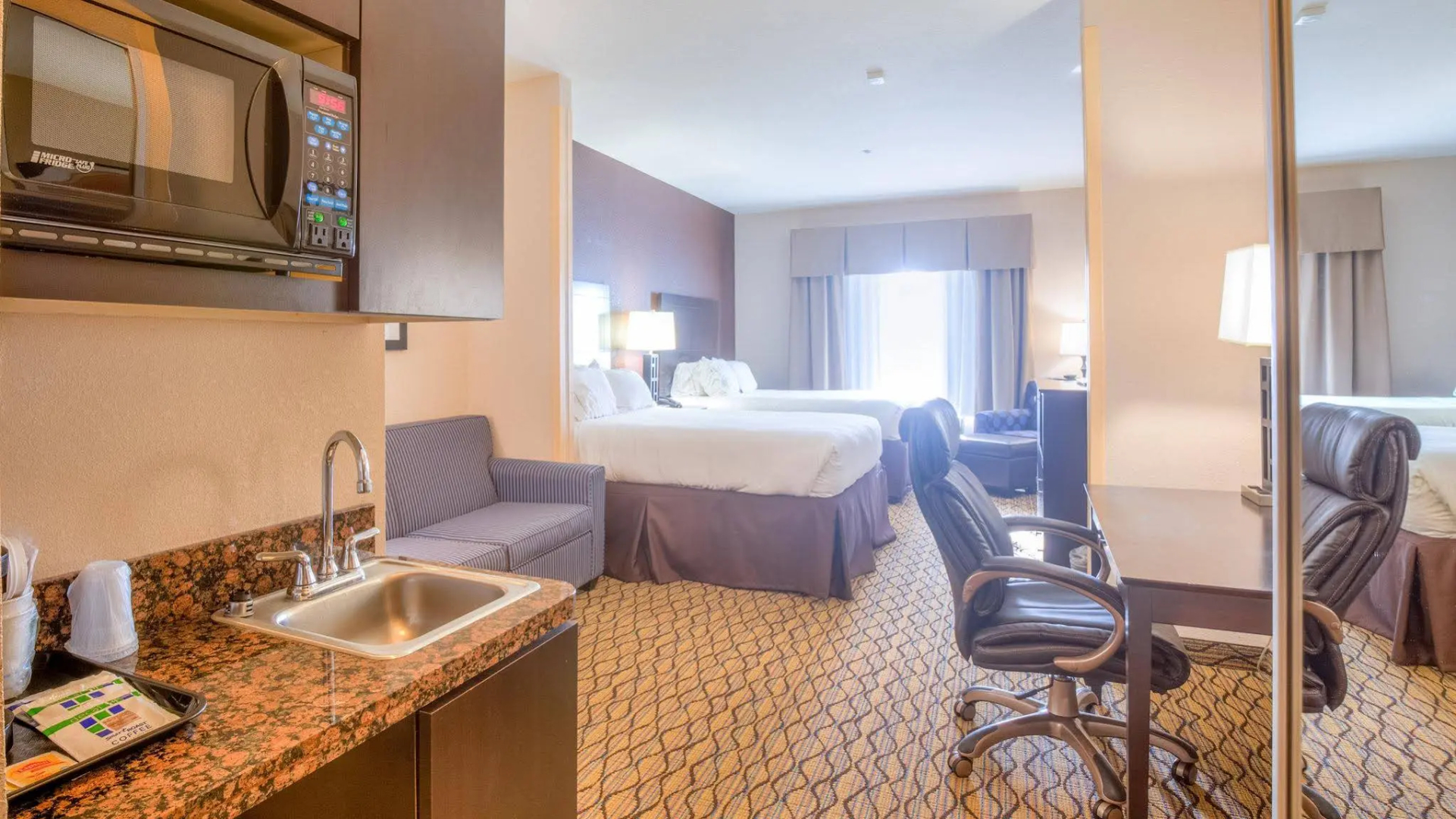 Holiday Inn Express & Suites Elk City