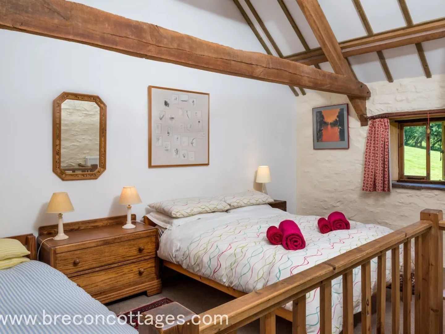 Cosy Cottage With Authentic Fireplace in the Breathtaking Duffryn Valley