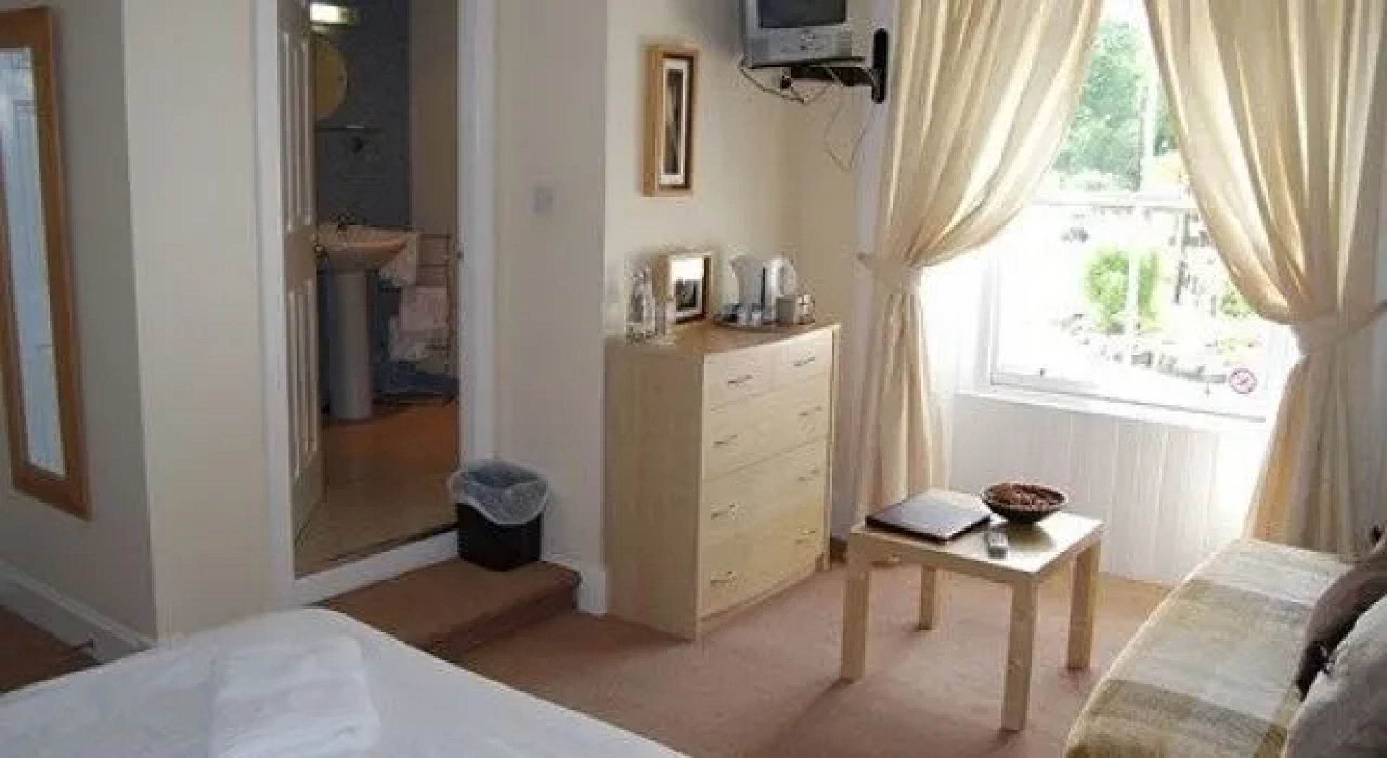 The Bridge Of Lochay Hotel