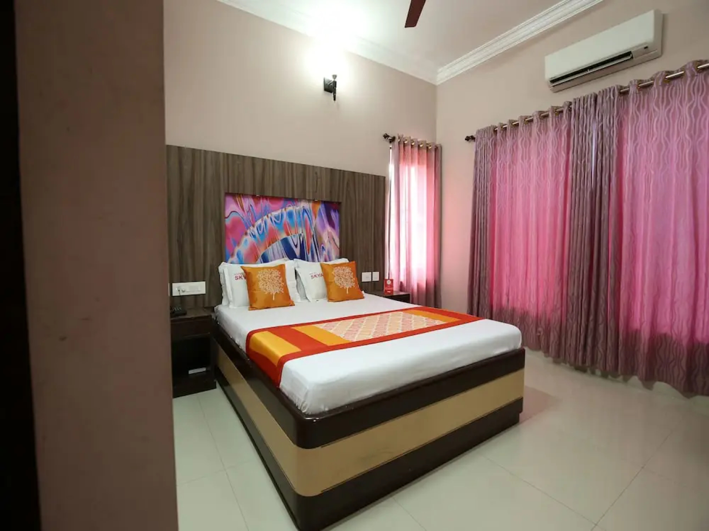 OYO 7878 Hotel Skyark