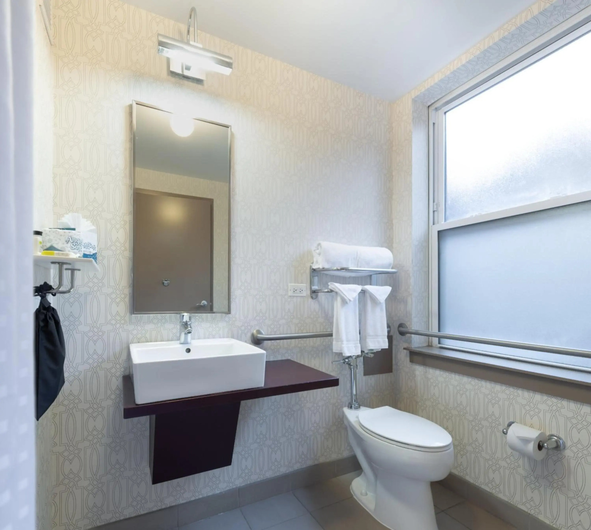 Holiday Inn Express Chicago - Magnificent Mile by IHG