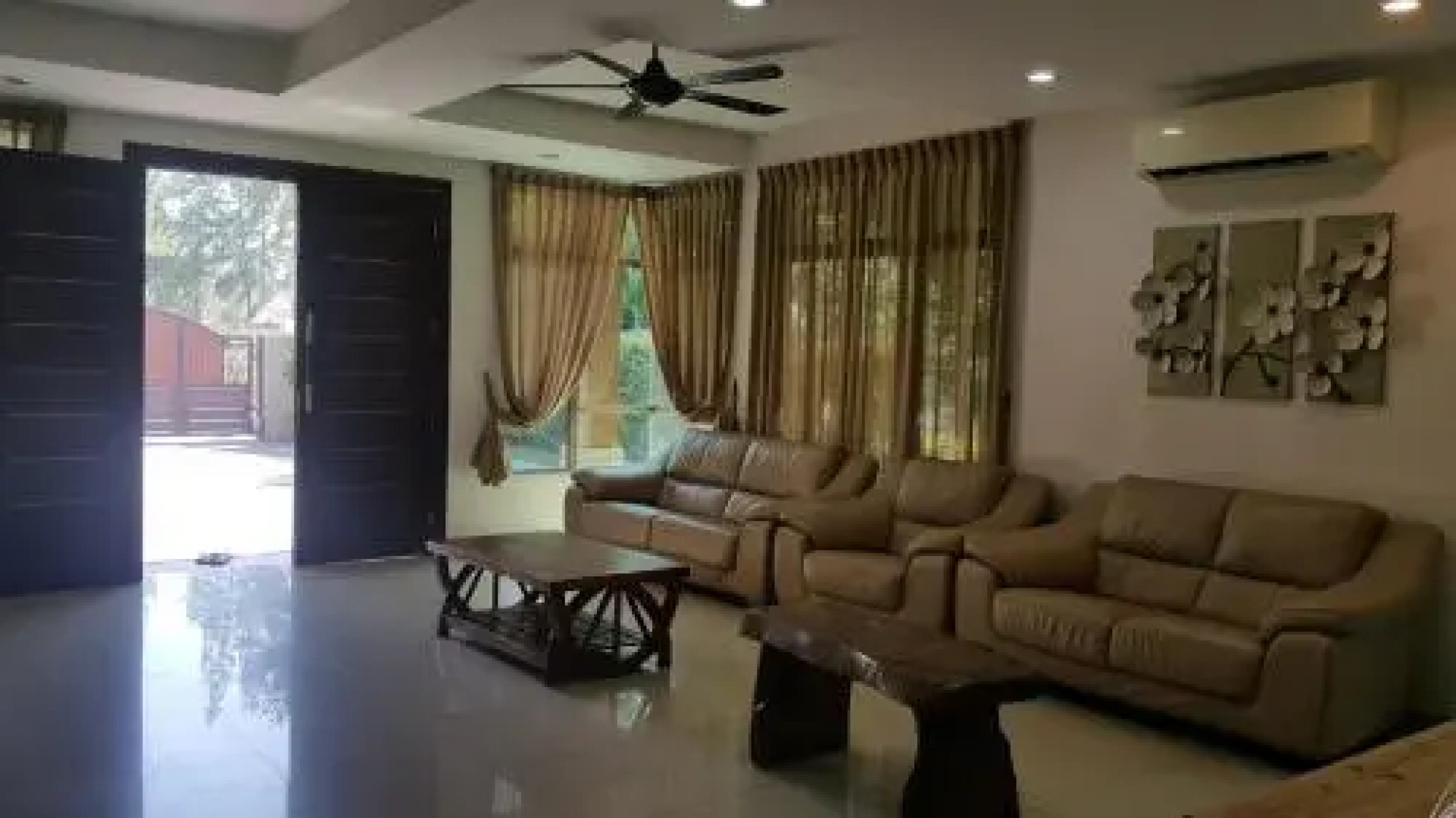 Luxury Beachfront Villa