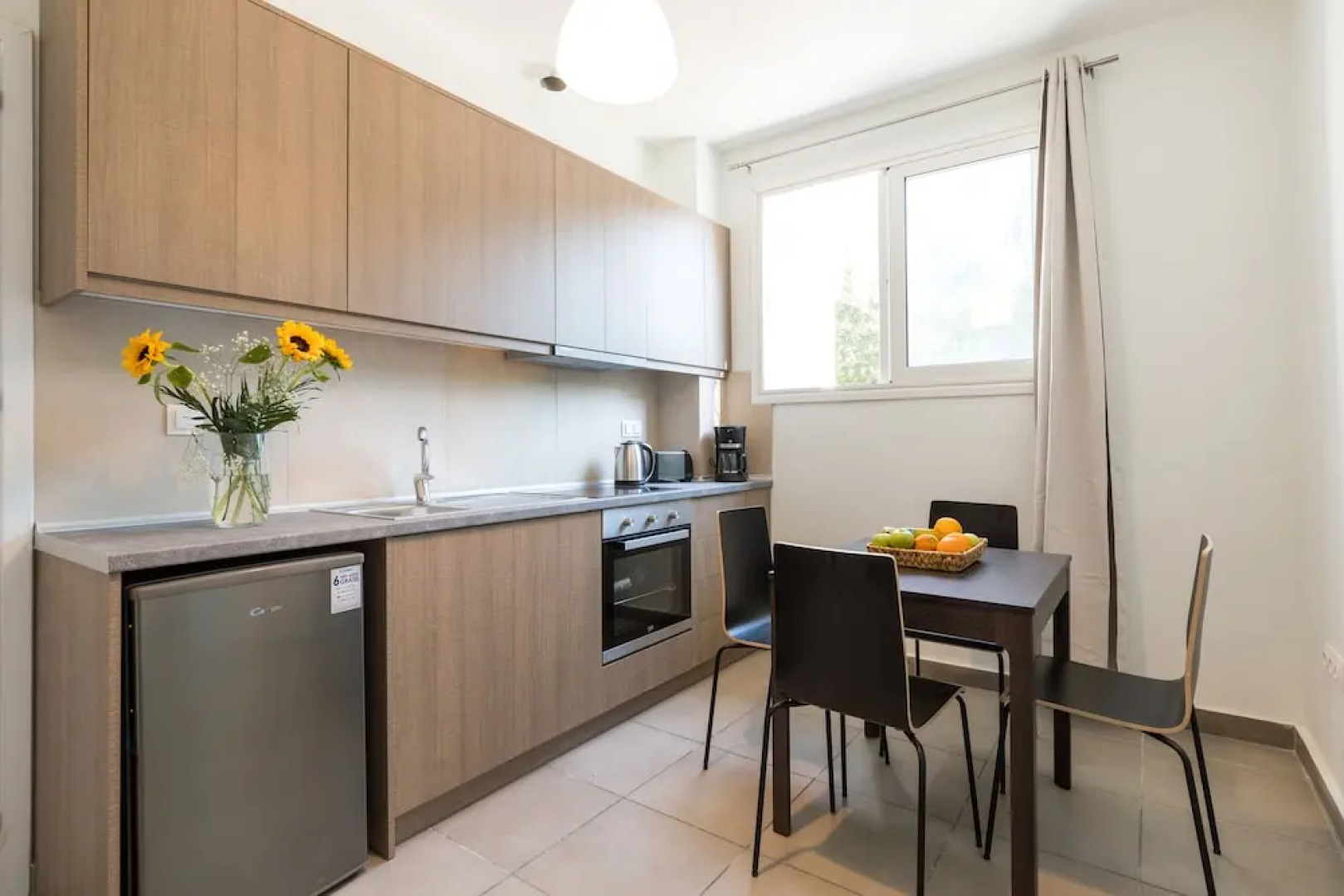 Local Hostel & Suites