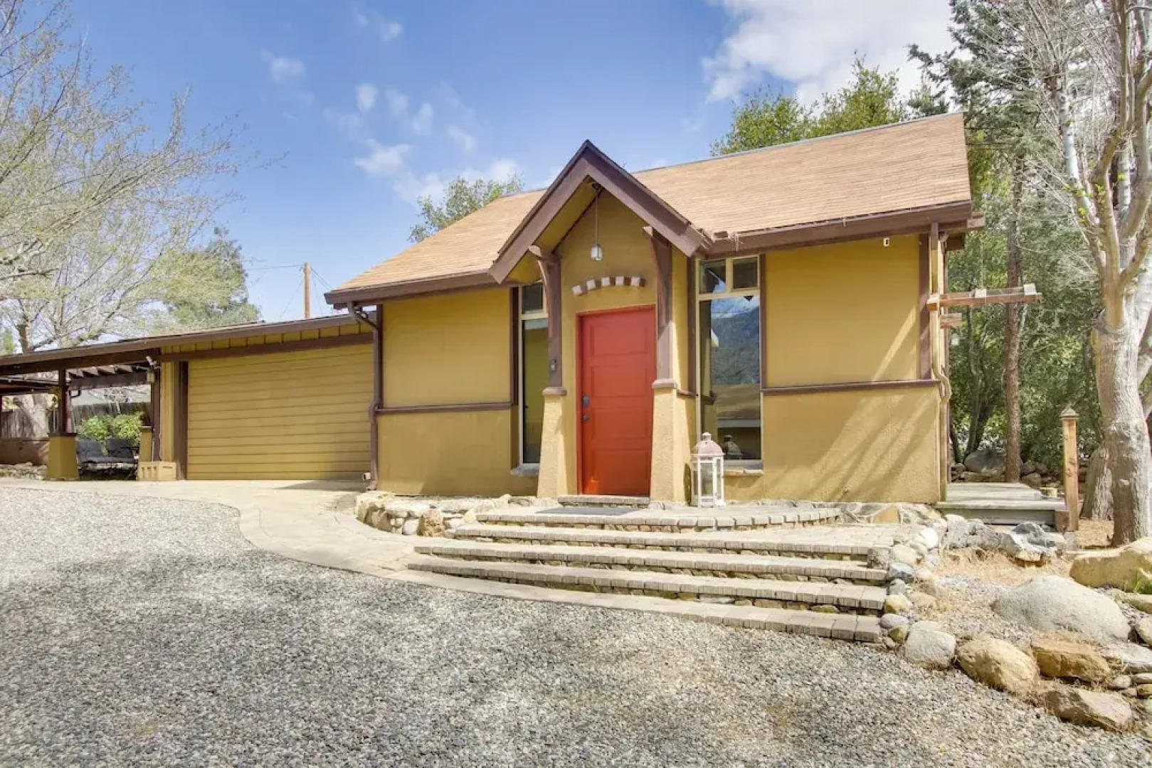 Walk to Riverfront Beach: Kernville Escape