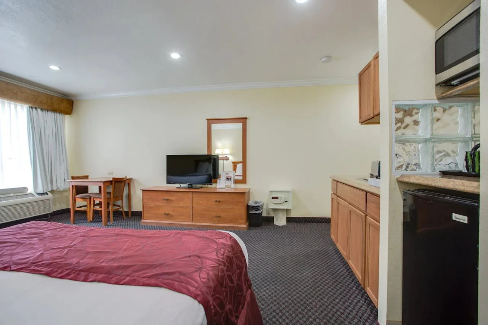 Best Inn & Suites