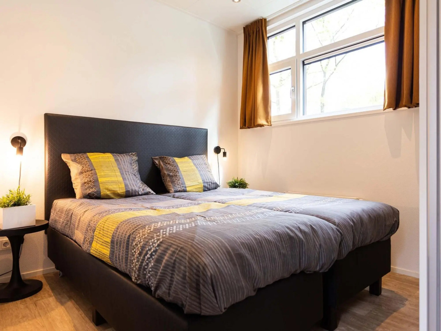 Luxurious chalet with sauna and spa, in a holiday park located near the Veluwe