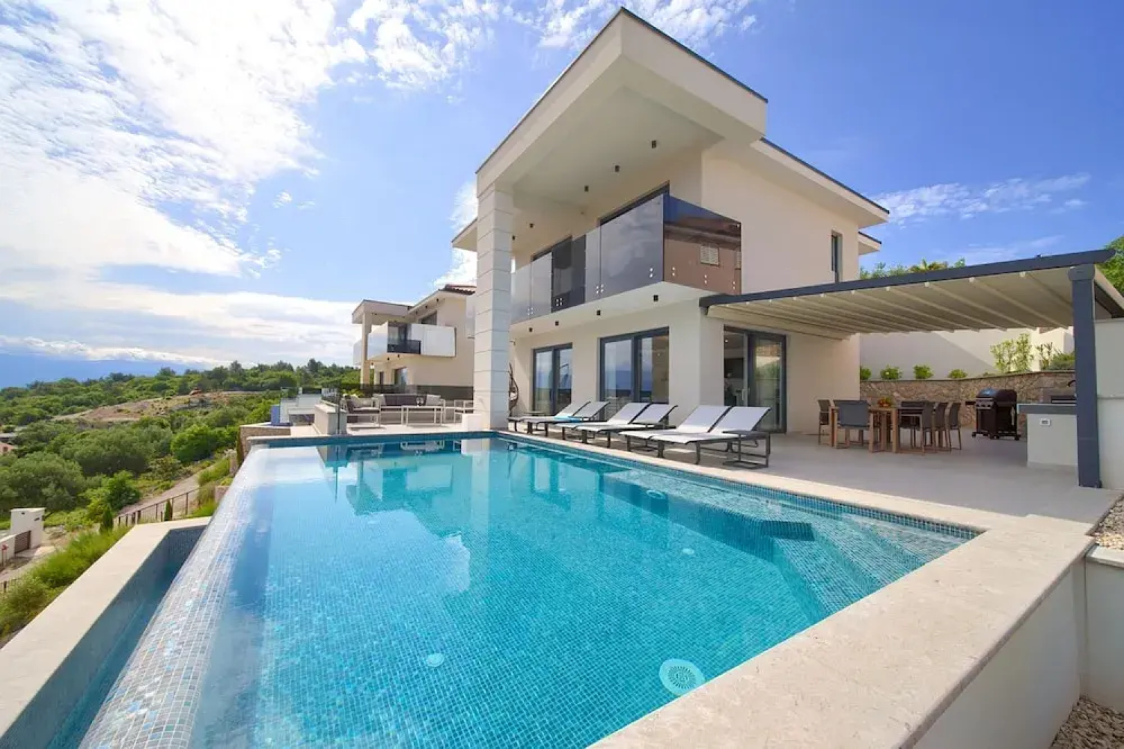 Villa Majestic With Sauna and Beautiful Views