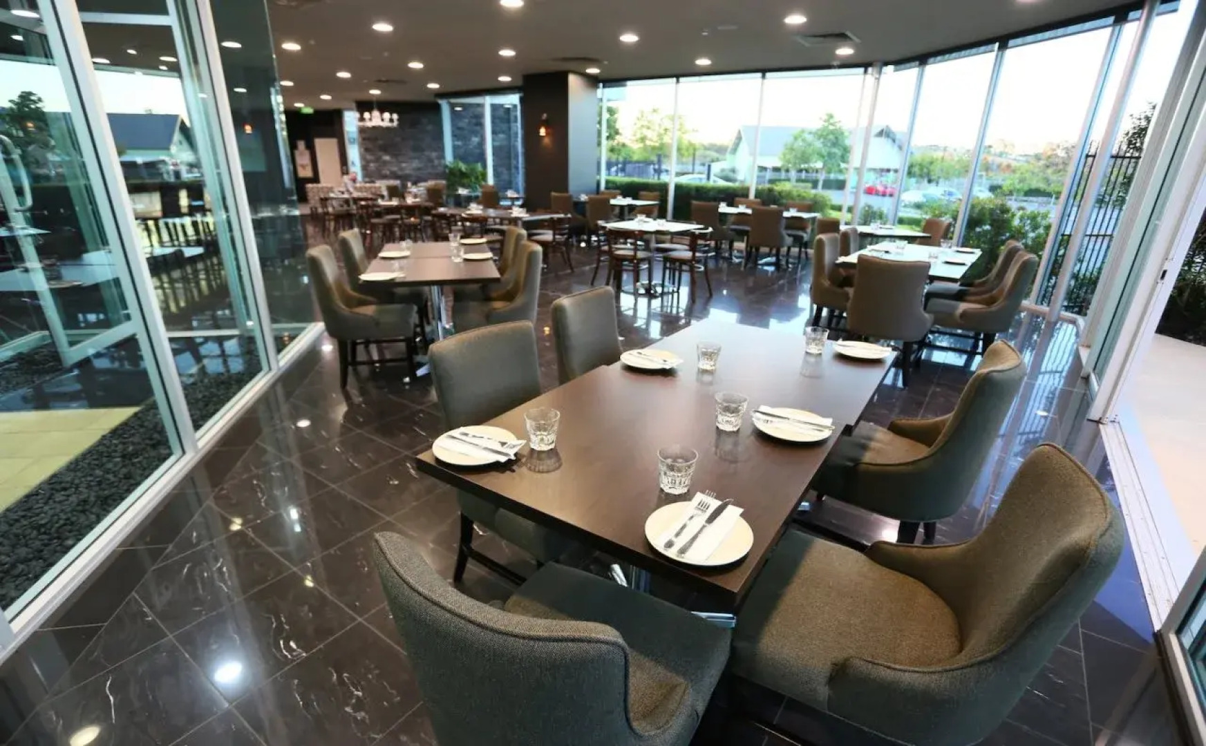 Springfield Lakes Boutique Hotel