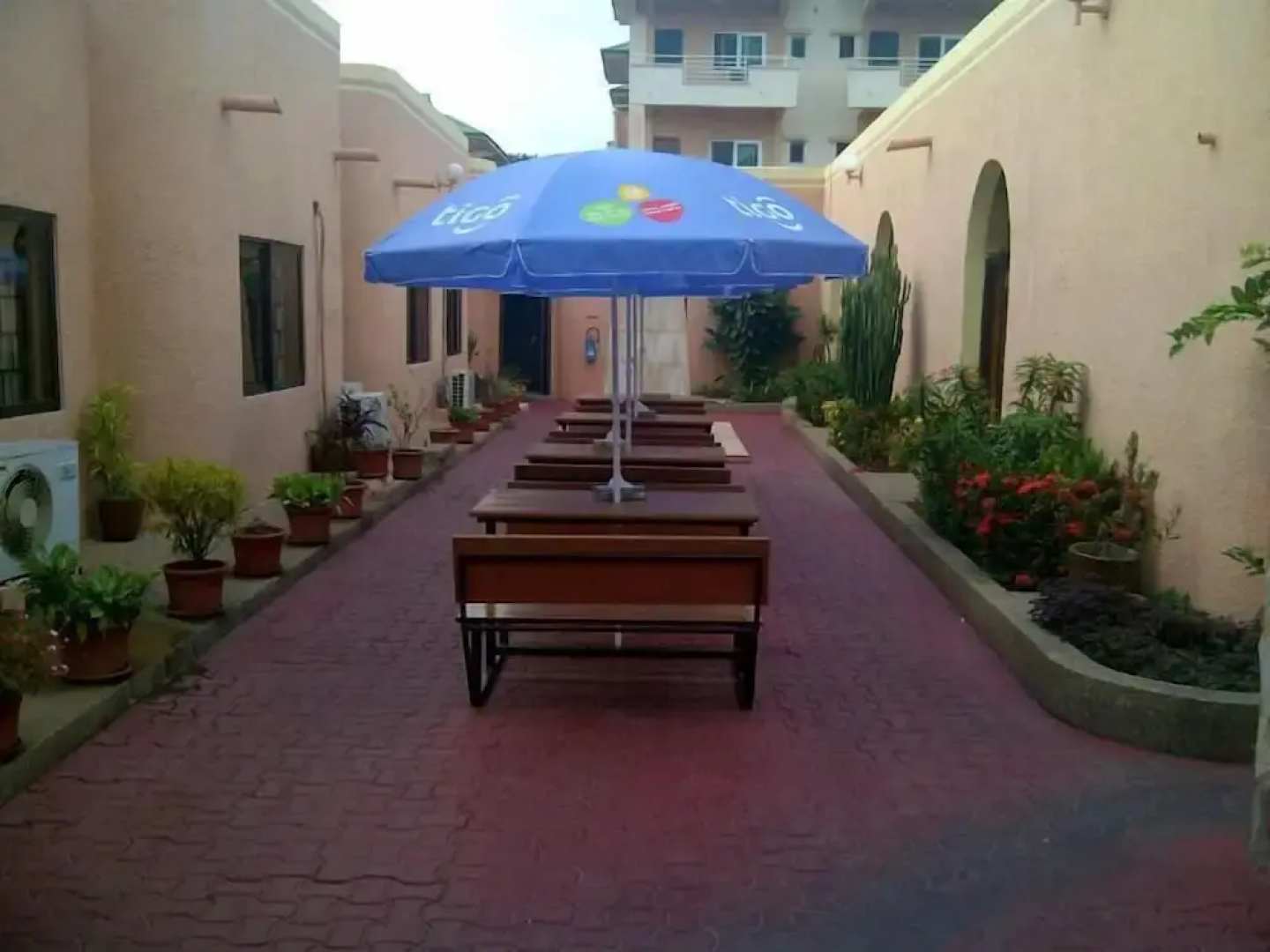 Sir Max Hotel