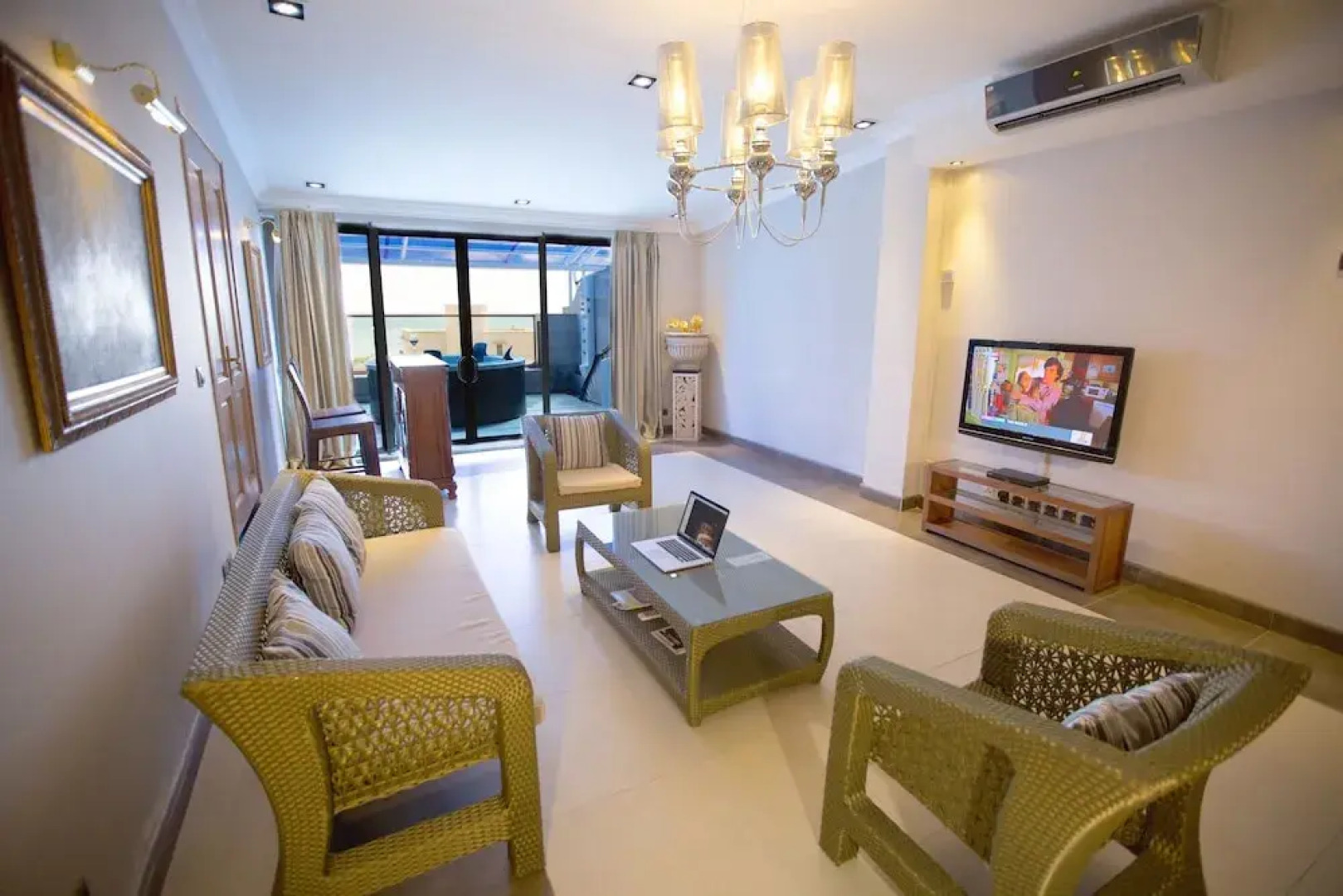 BurNas Beach & Apartments