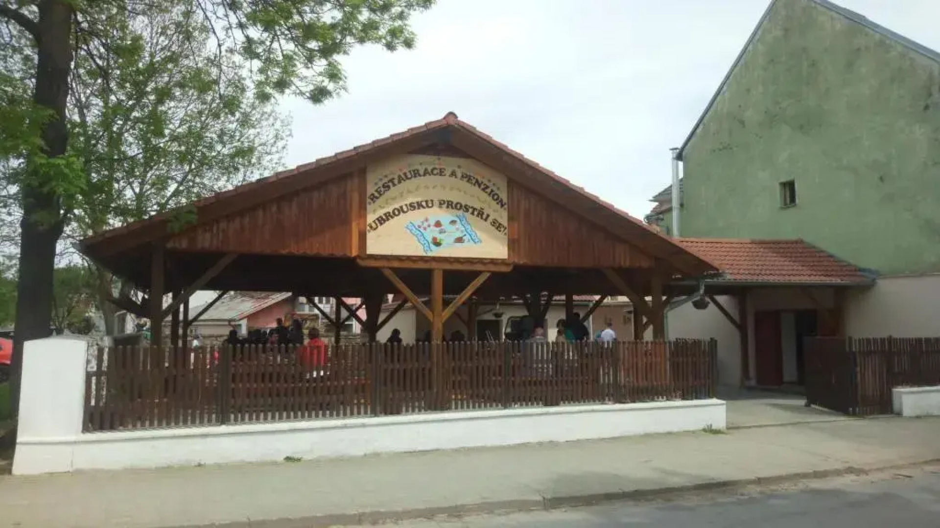 Restaurace a penzion Ubrousku prostři se