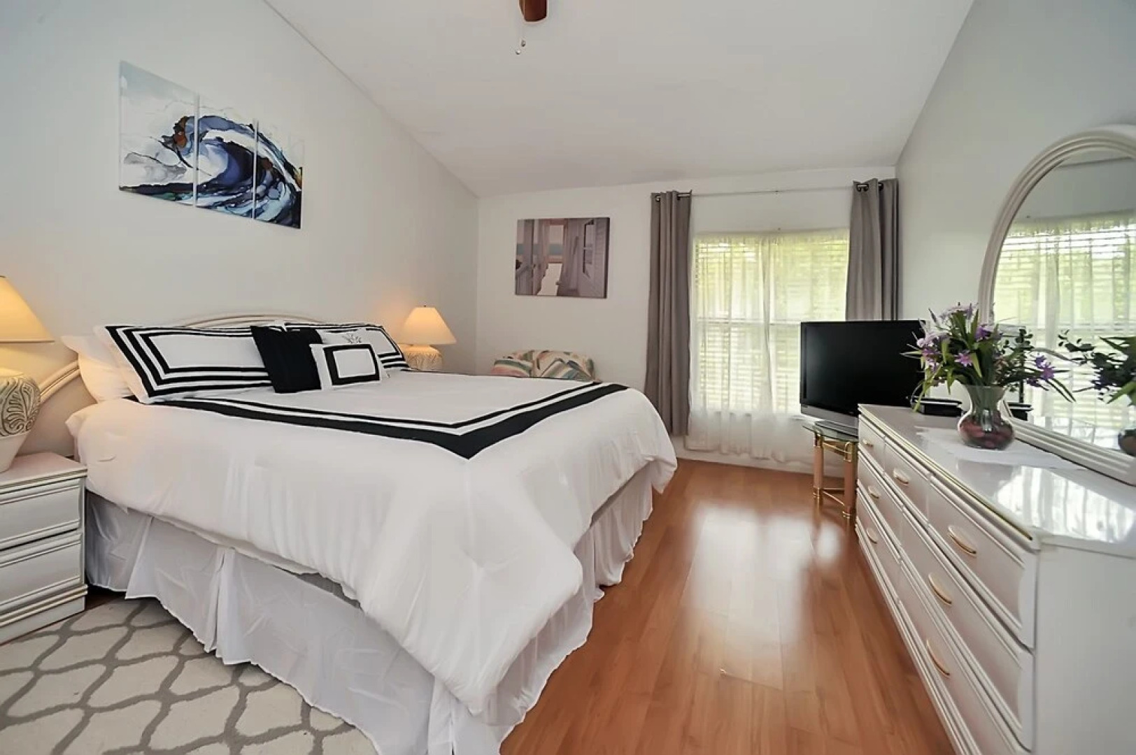 Palm Bay Delight, Large Grass Yard, 20 Minutes To The Beach 3 Bedroom Home