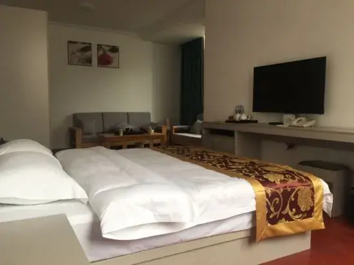 Mengla Yishang Business Hotel