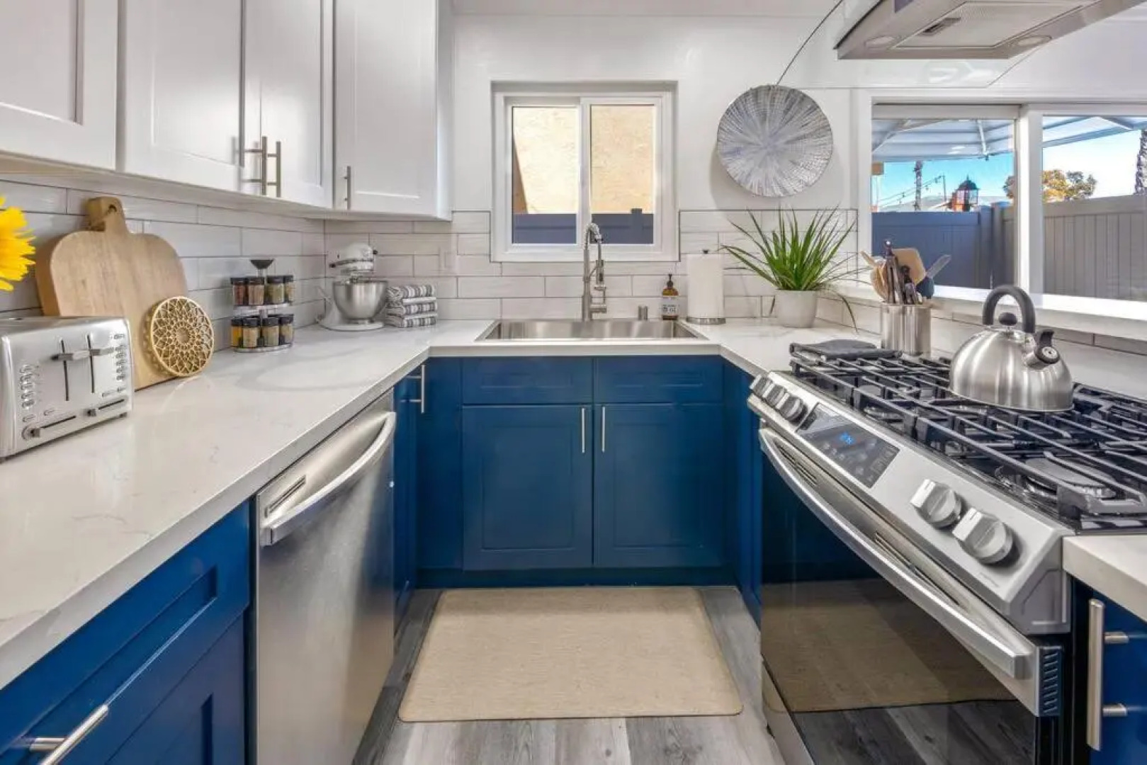 LuxuryTownhome.3Blks2Beach.E-Bikes.75”4kTV