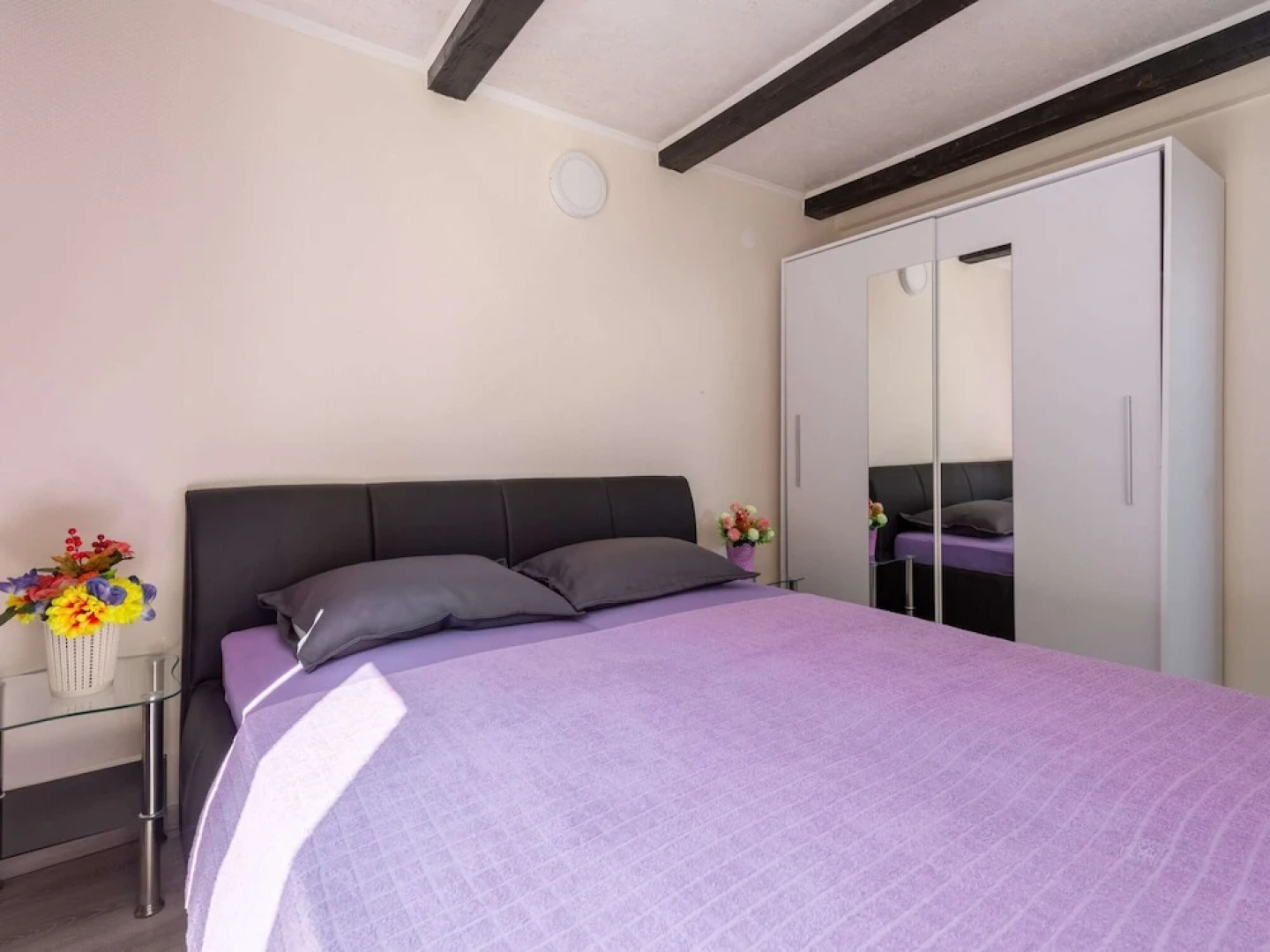 Soothing Holiday Home in Starigrad near Sea