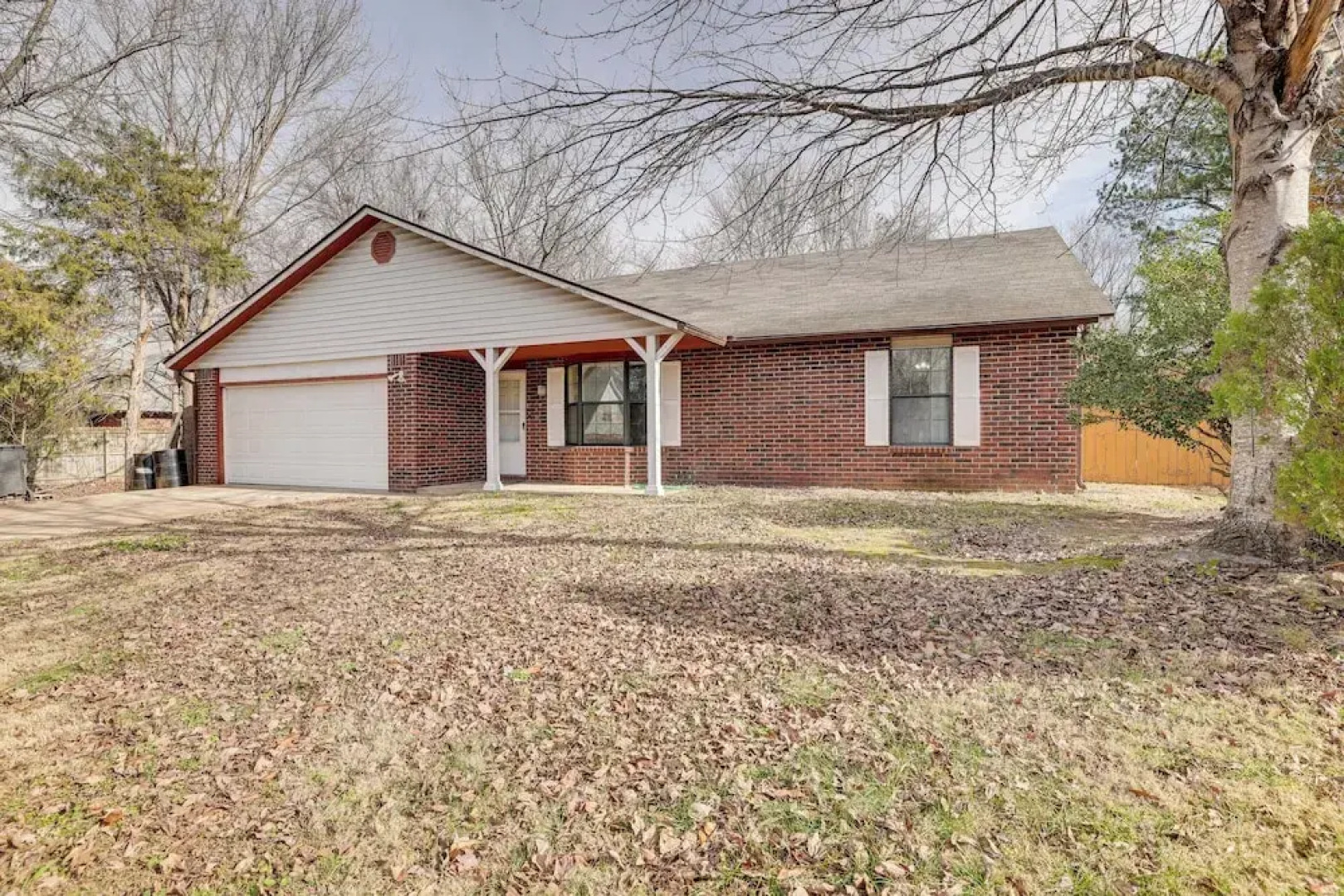 Rogers Vacation Home w/ Yard: 5 Mi to Bentonville