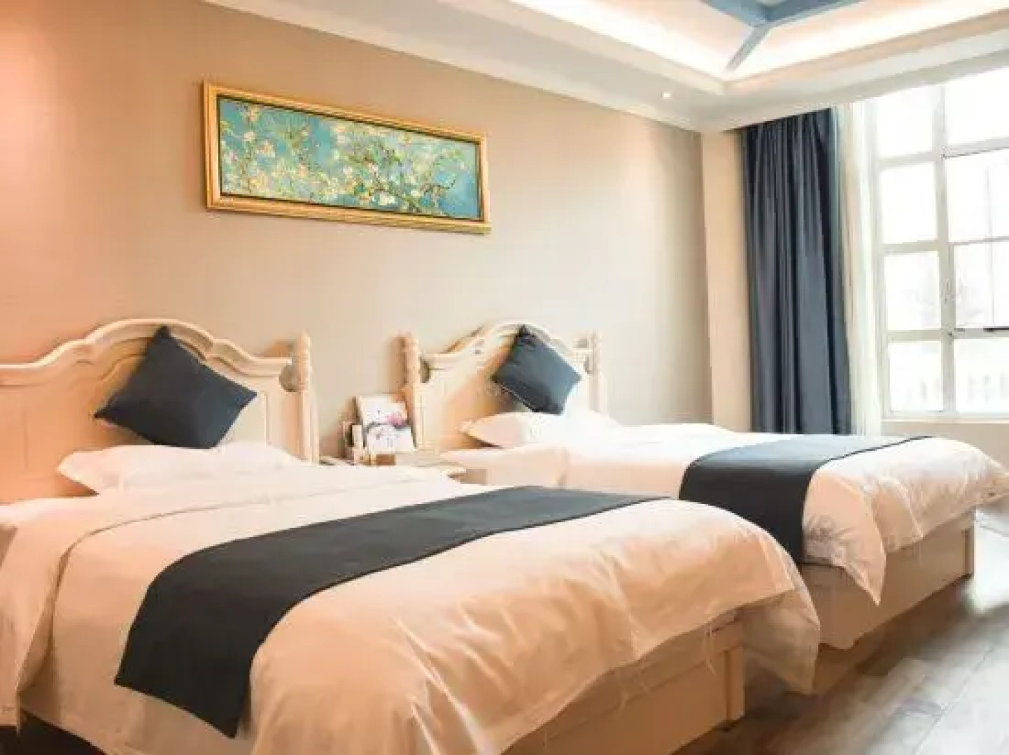 Tuwo Colorful City Garden Resort