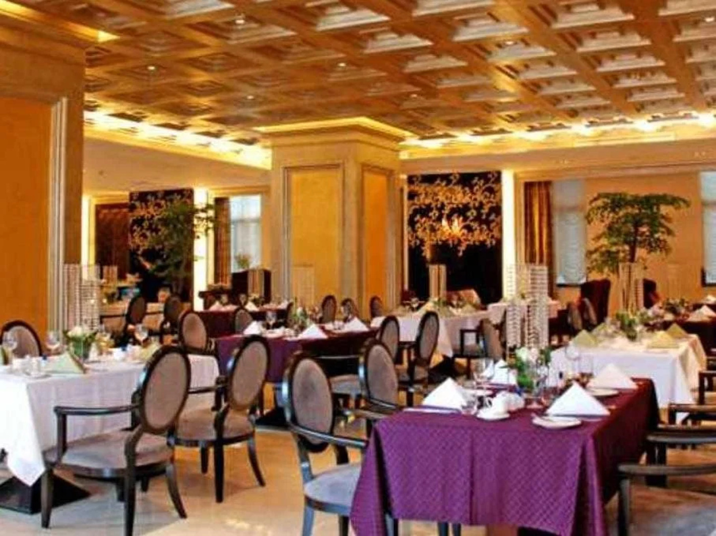 Centenio Kingdom Hotel