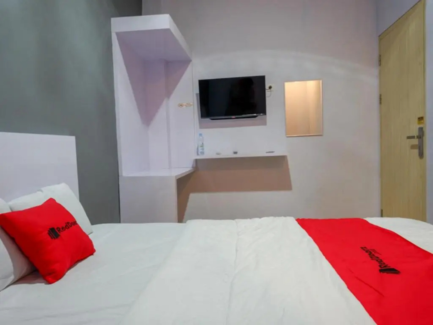 RedDoorz Syariah near Pasar Batang