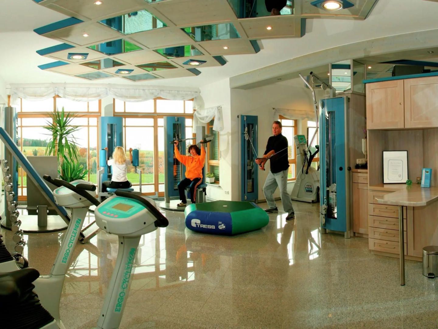 Restful Apartment with Sauna, bubble bath, Fitness Room, Balcony