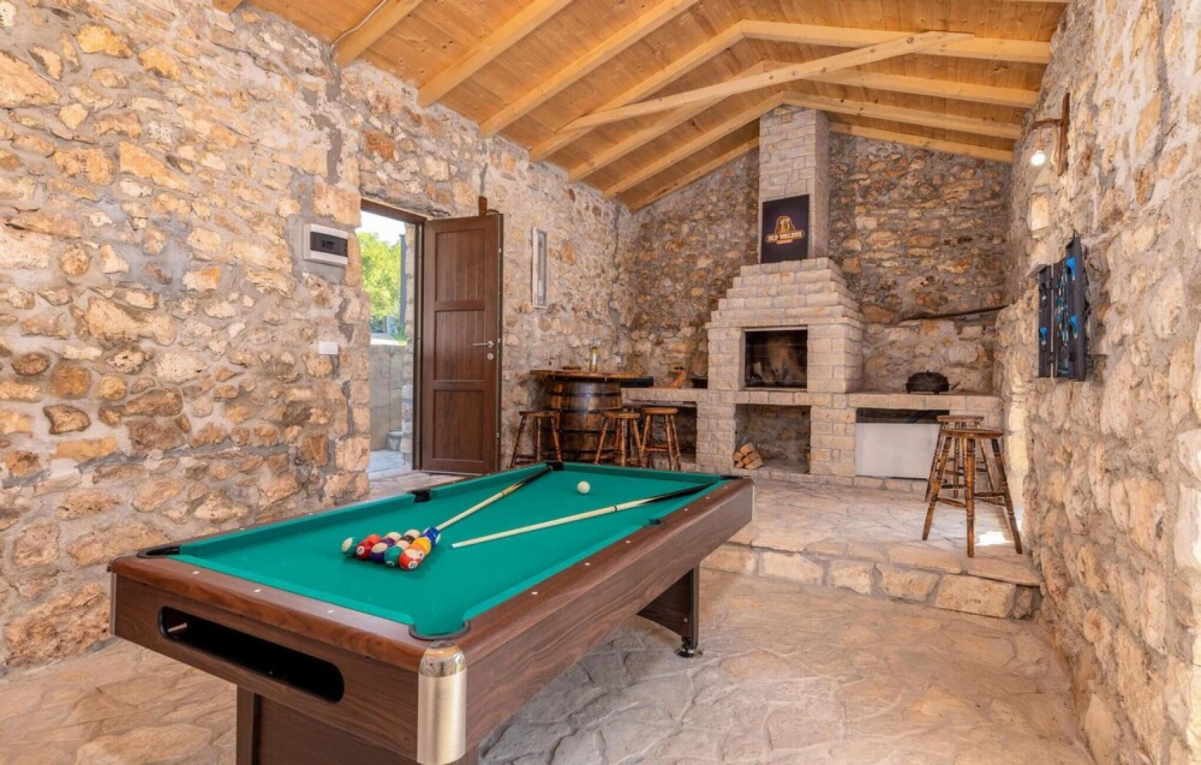 Beautiful Home in Koromacno With Wifi, Heated Swimming Pool and 6 Bedrooms