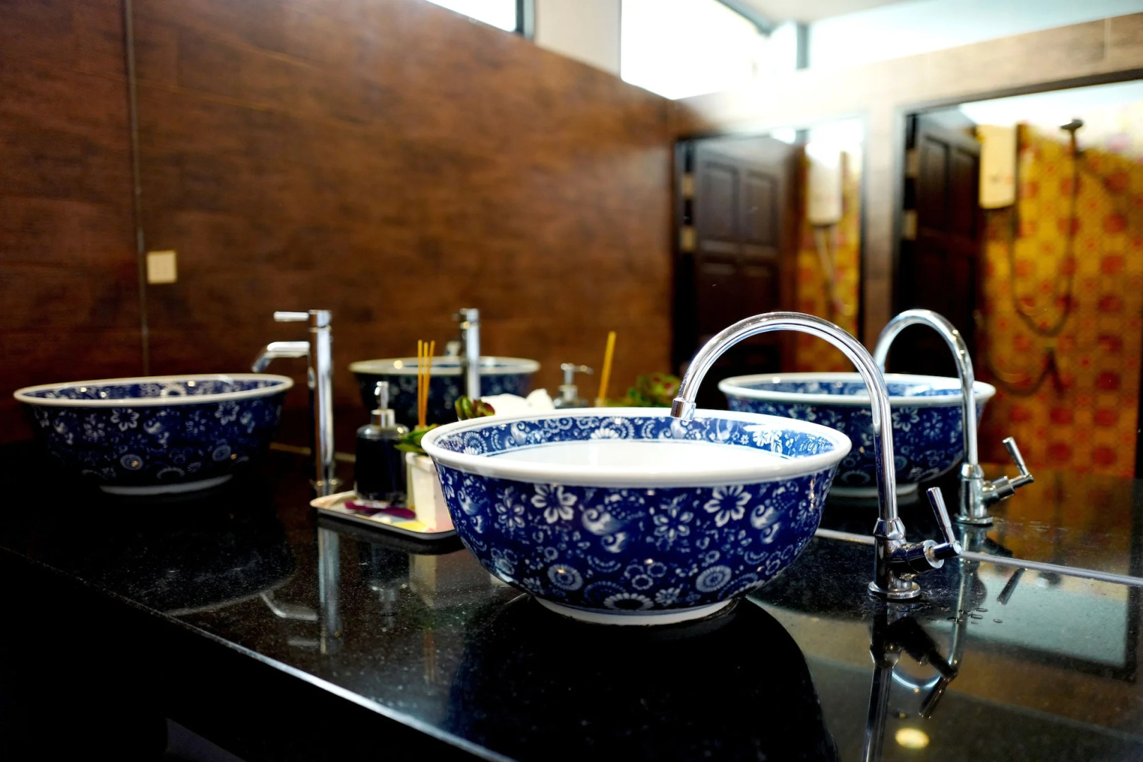 Feung Nakorn Balcony Rooms and Cafe