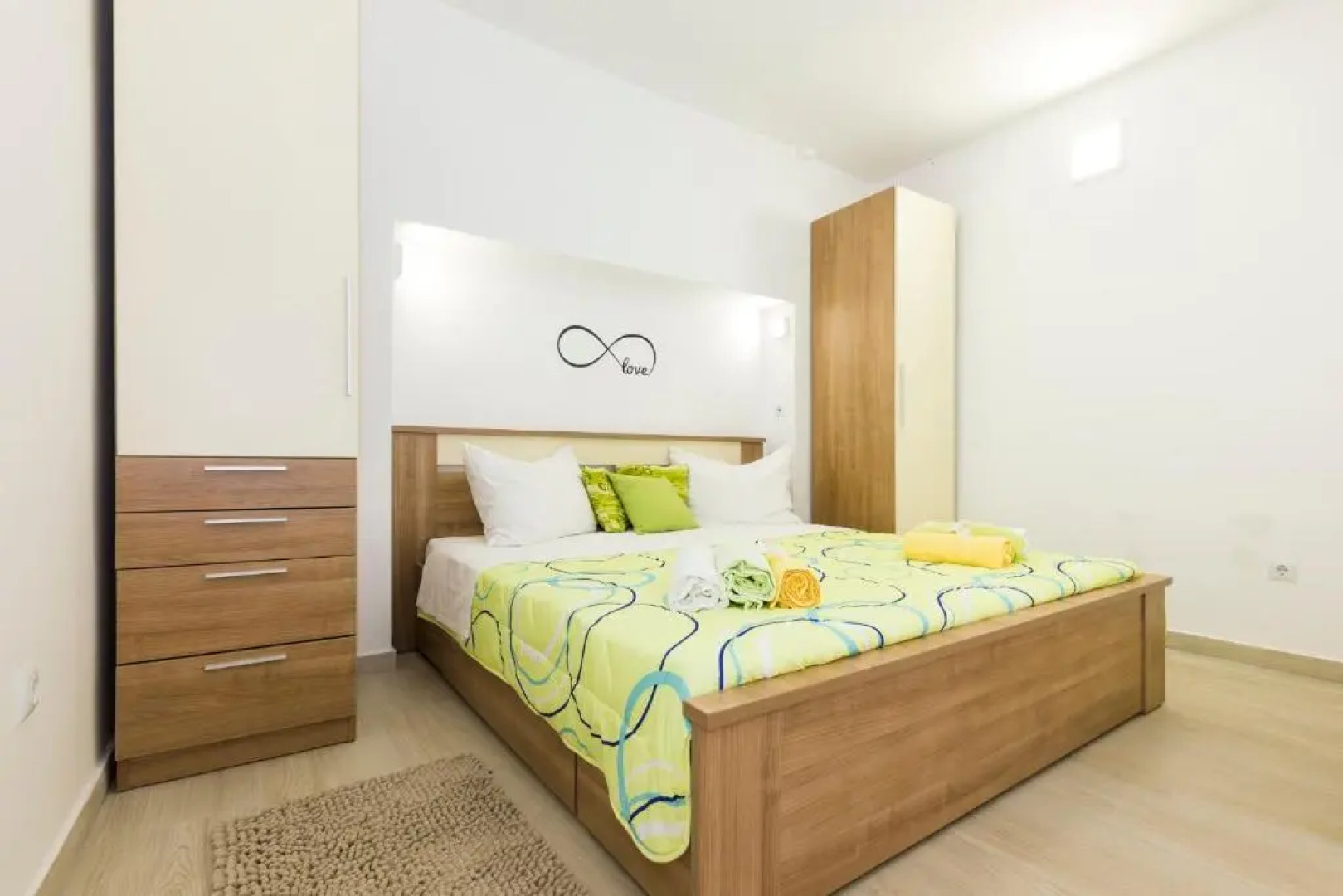 Apartments and rooms Roberto B.