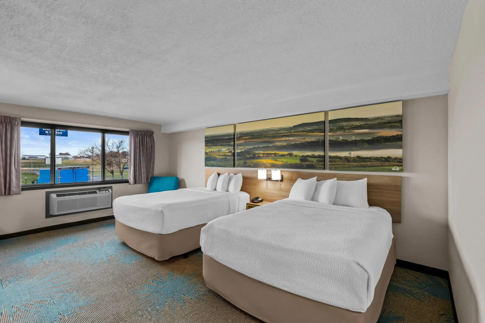 Days Inn & Suites by Wyndham Des Moines Airport