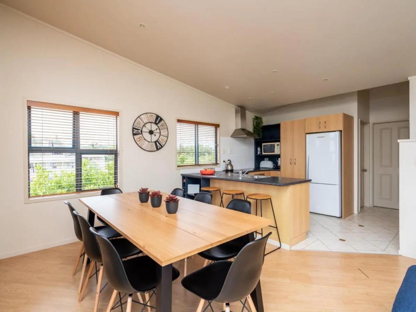 Oceans 8 - Mangawhai Heads Holiday Home
