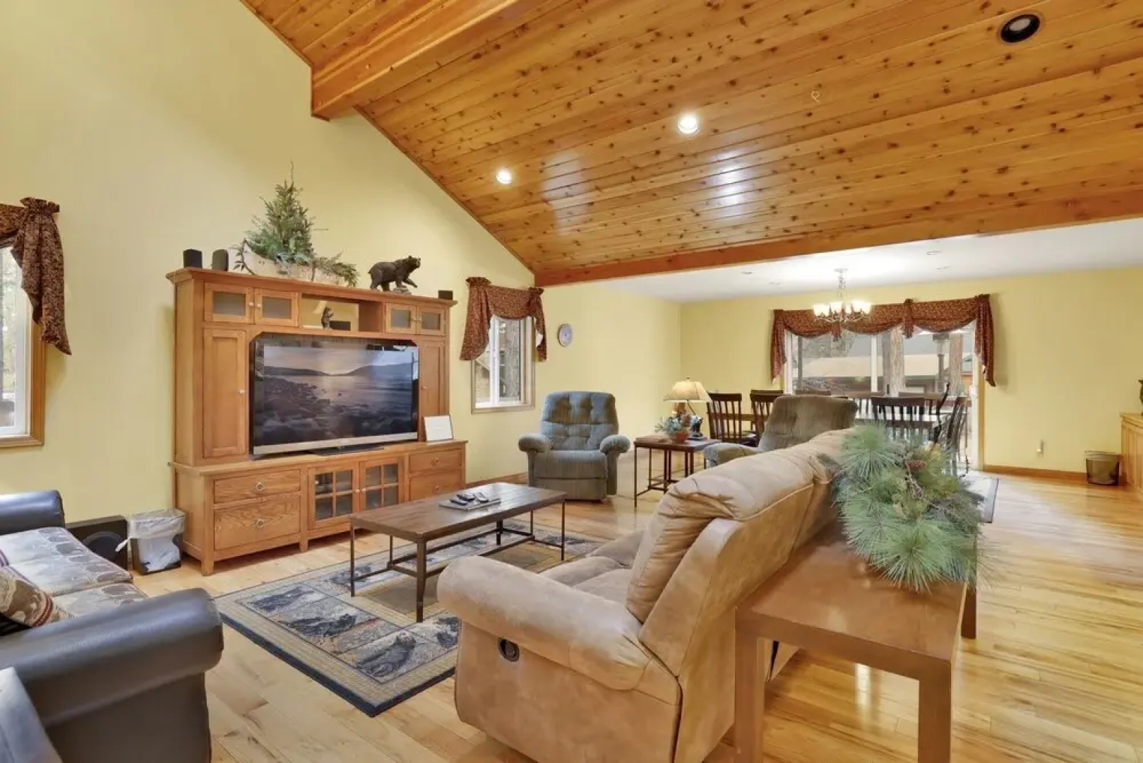 2246-fawnskin Log Cabin 4 Bedroom Home by RedAwning