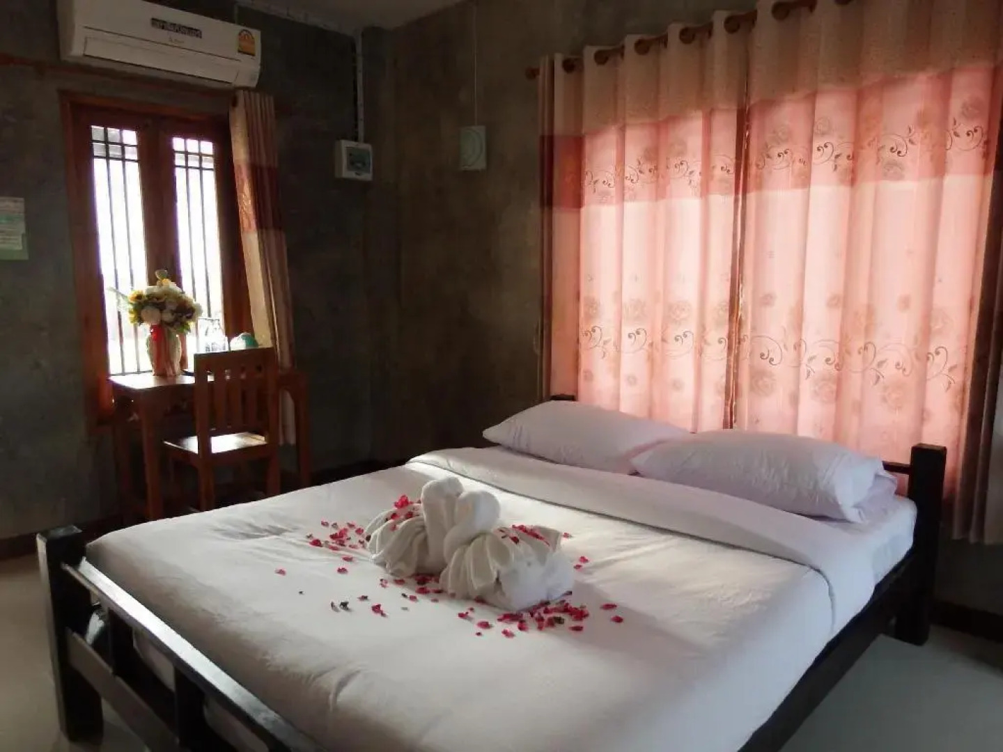 Pon-Pon & Nuan-La-Or