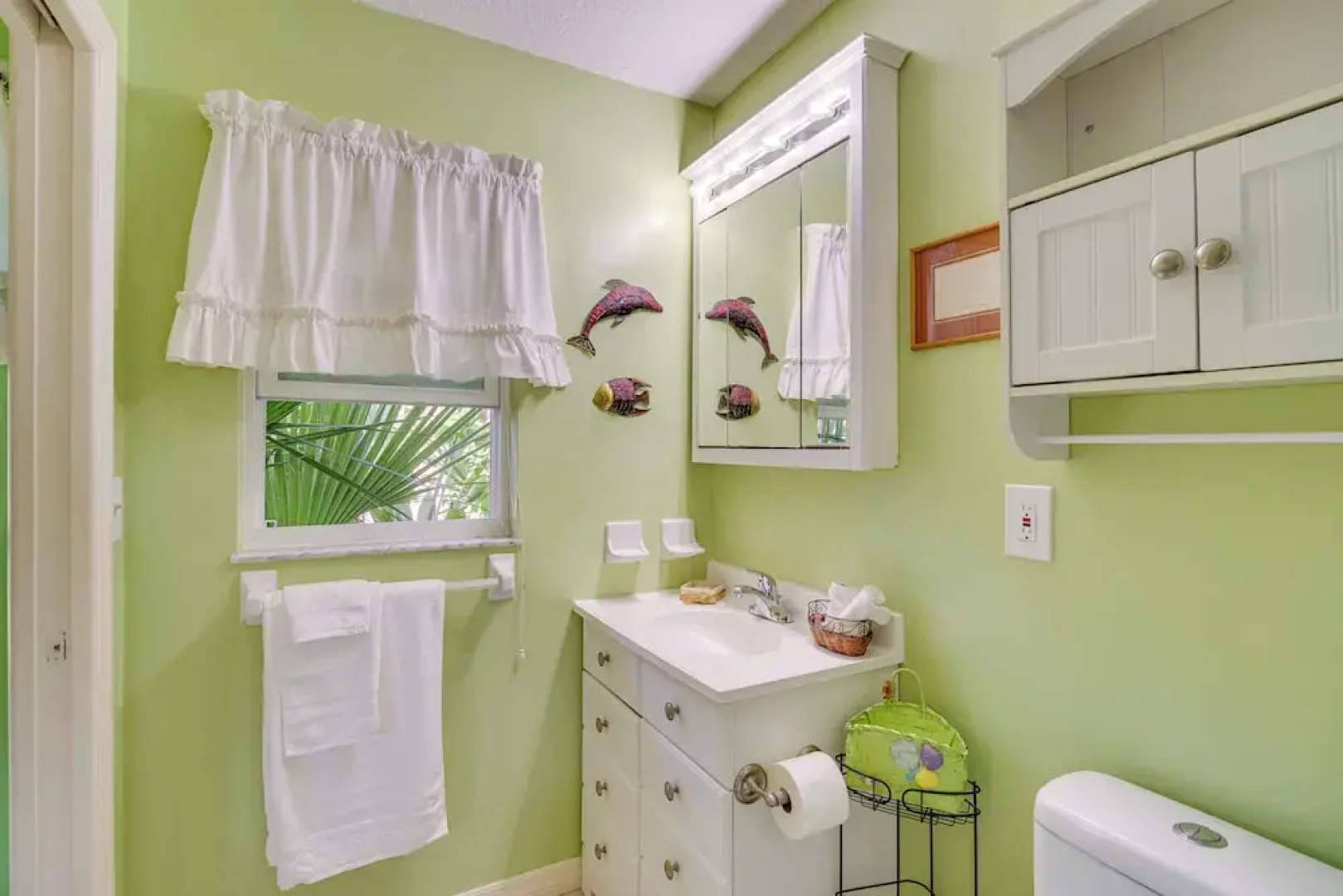 Sebastian Home w/ Screened Lanai: 8 Mi to Beach!