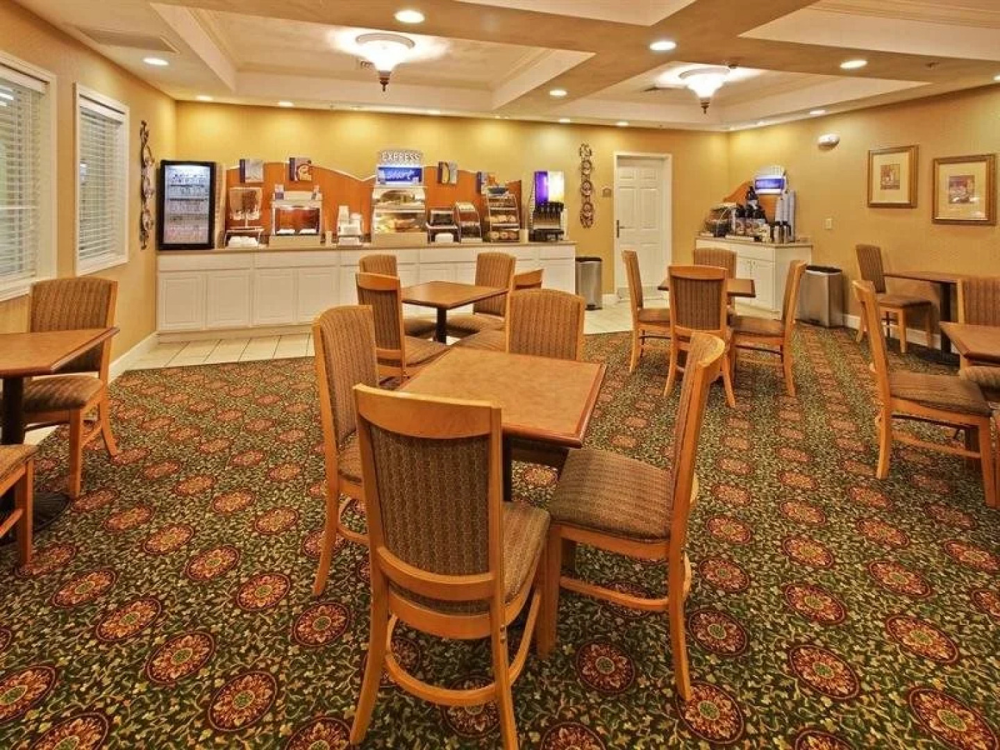 Holiday Inn Express Hotel & Suites MAGNOLIA-LAKE COLUMBIA