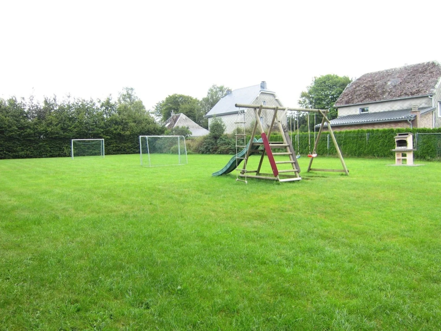 Modern Holiday Home in Robertville with Garden