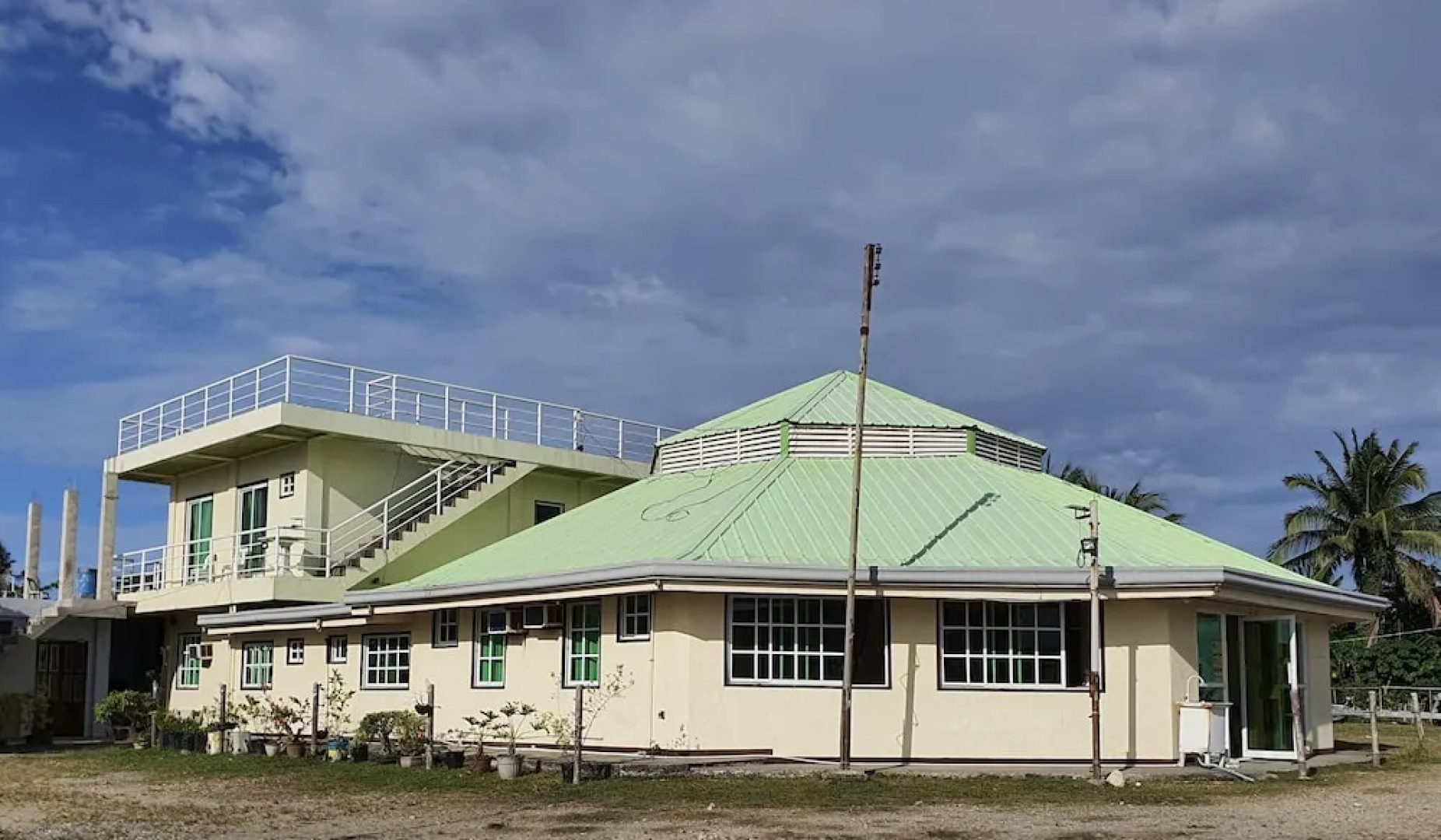 S-E Hotel and Residence