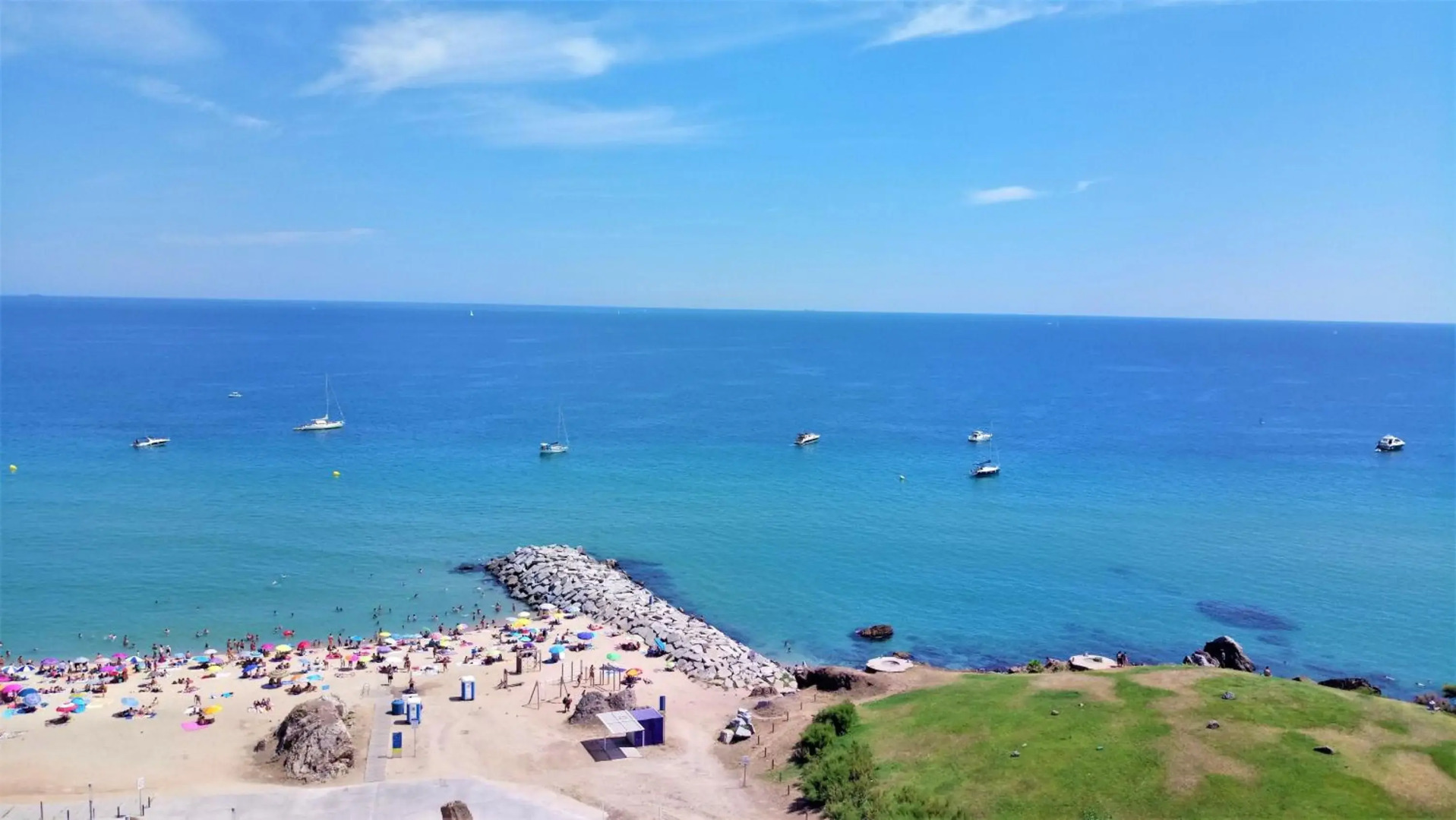 Bianca Seaview & Beach Apartment