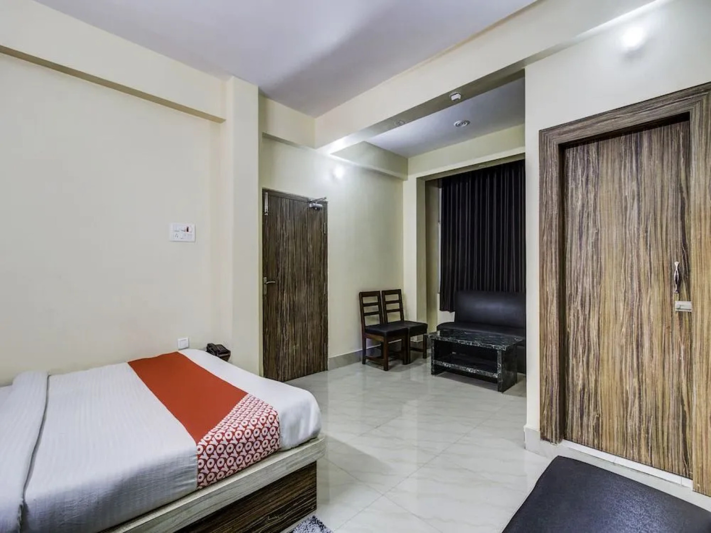 OYO 27698 Hotel Navneet Residency