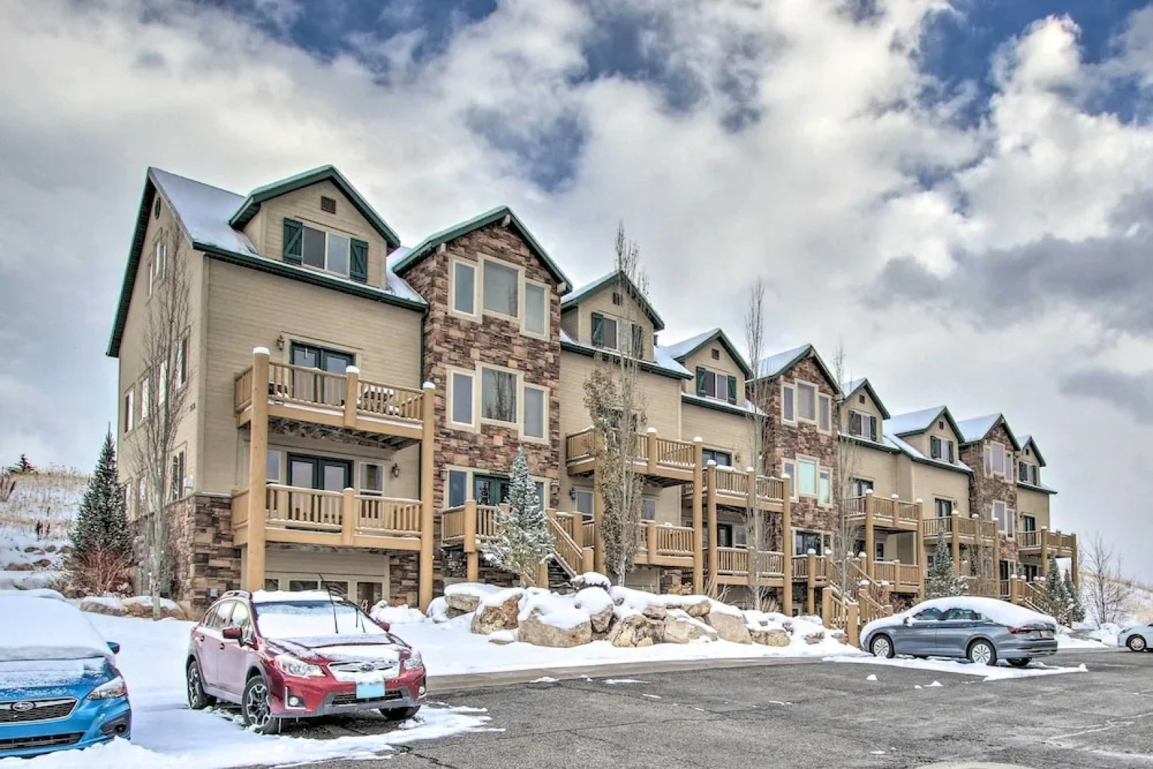 Eden Condo w/ Balcony & Views: Near Ski Slopes!