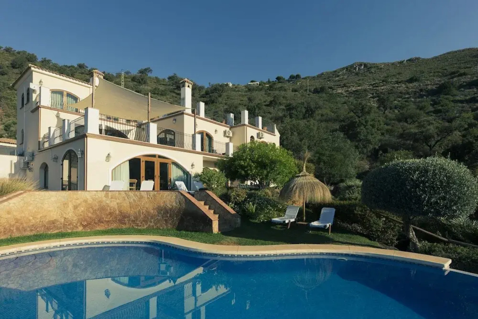 Luxurious 5 Bedroom Villa With Waterfall Closeby