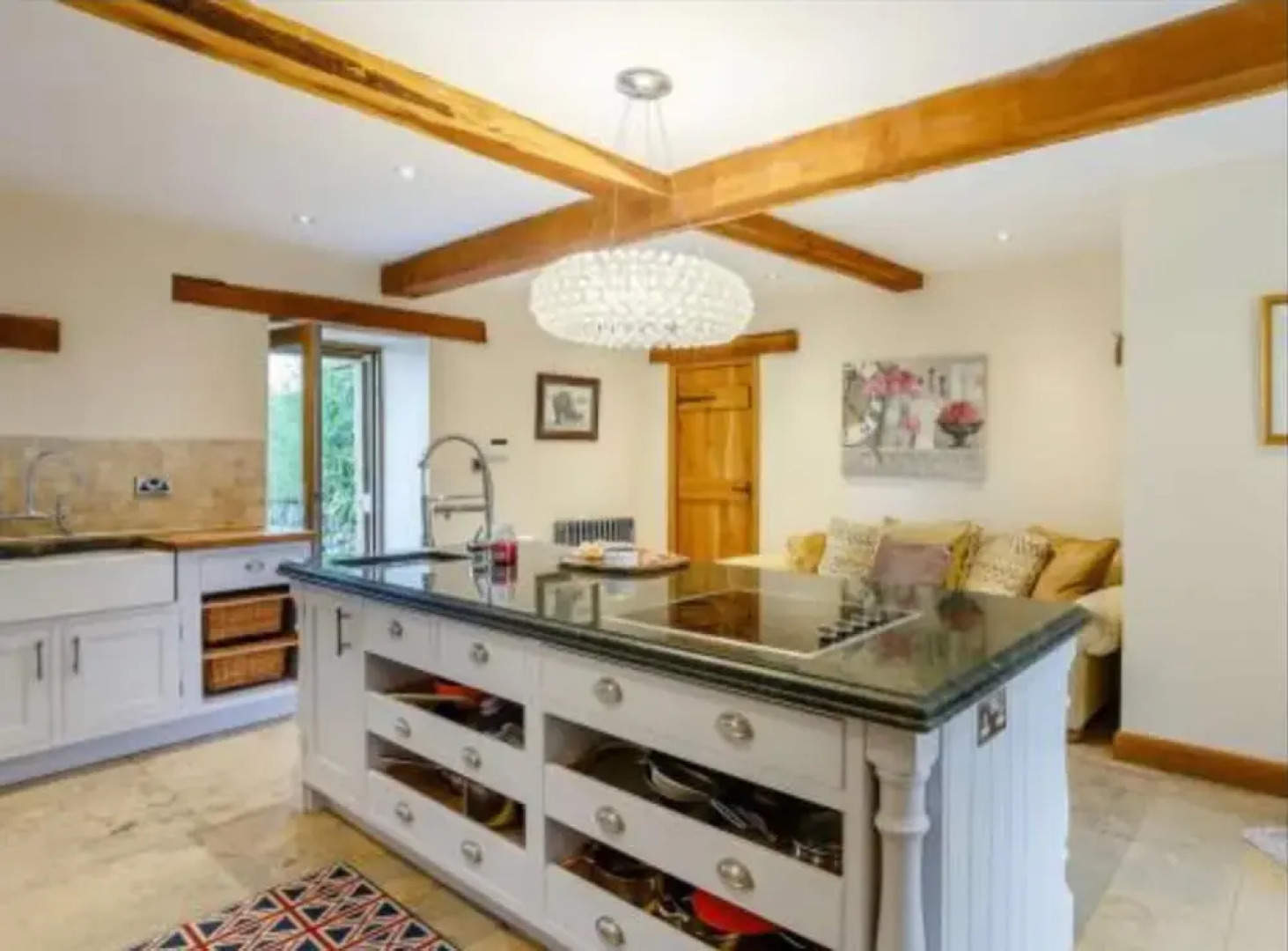 5-bed Retreat, Sleeps 12 in Harrogate With Hot Tub