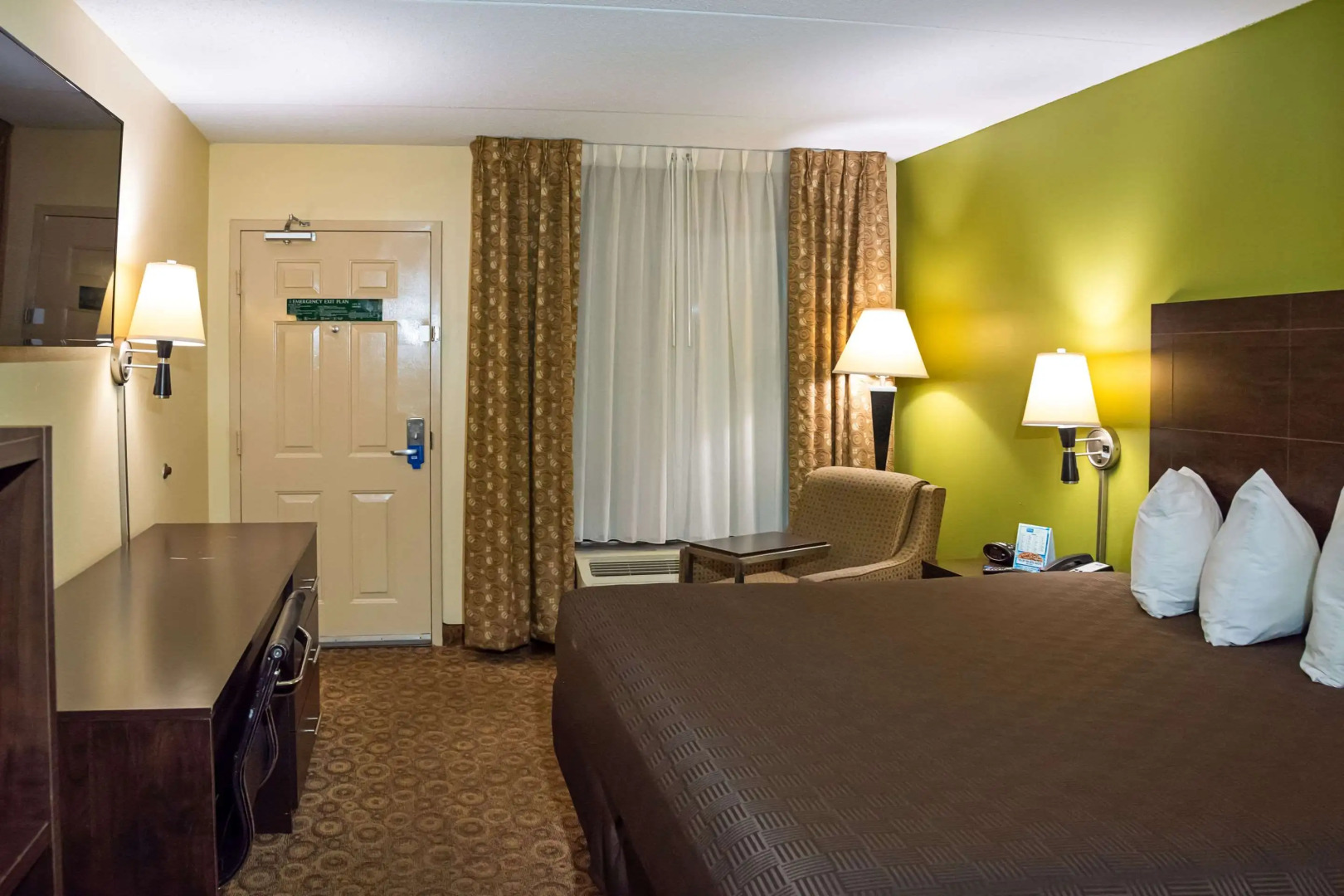 Rodeway Inn & Suites Clarksville near Governors Square Mall