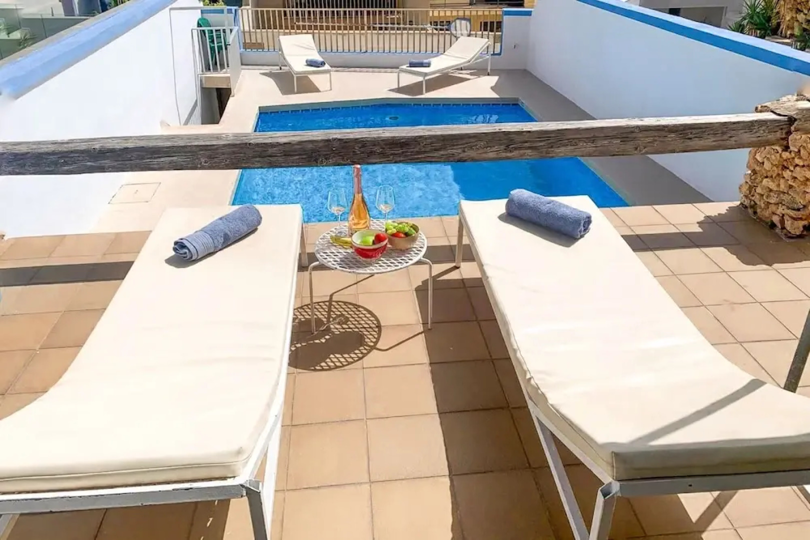 Pool and Sea, charming Merill Apart 5