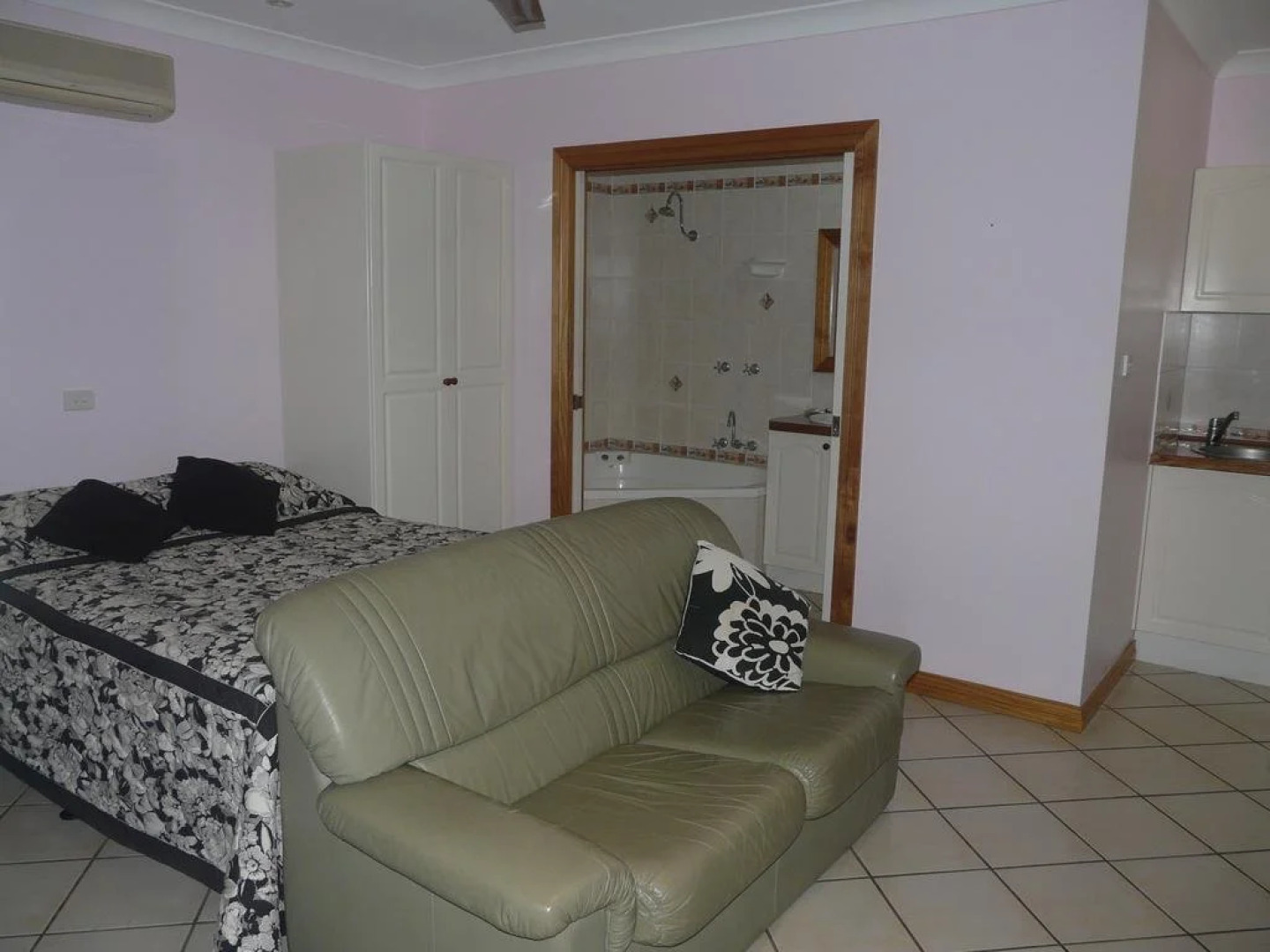 Curtain Fig Tree Motel