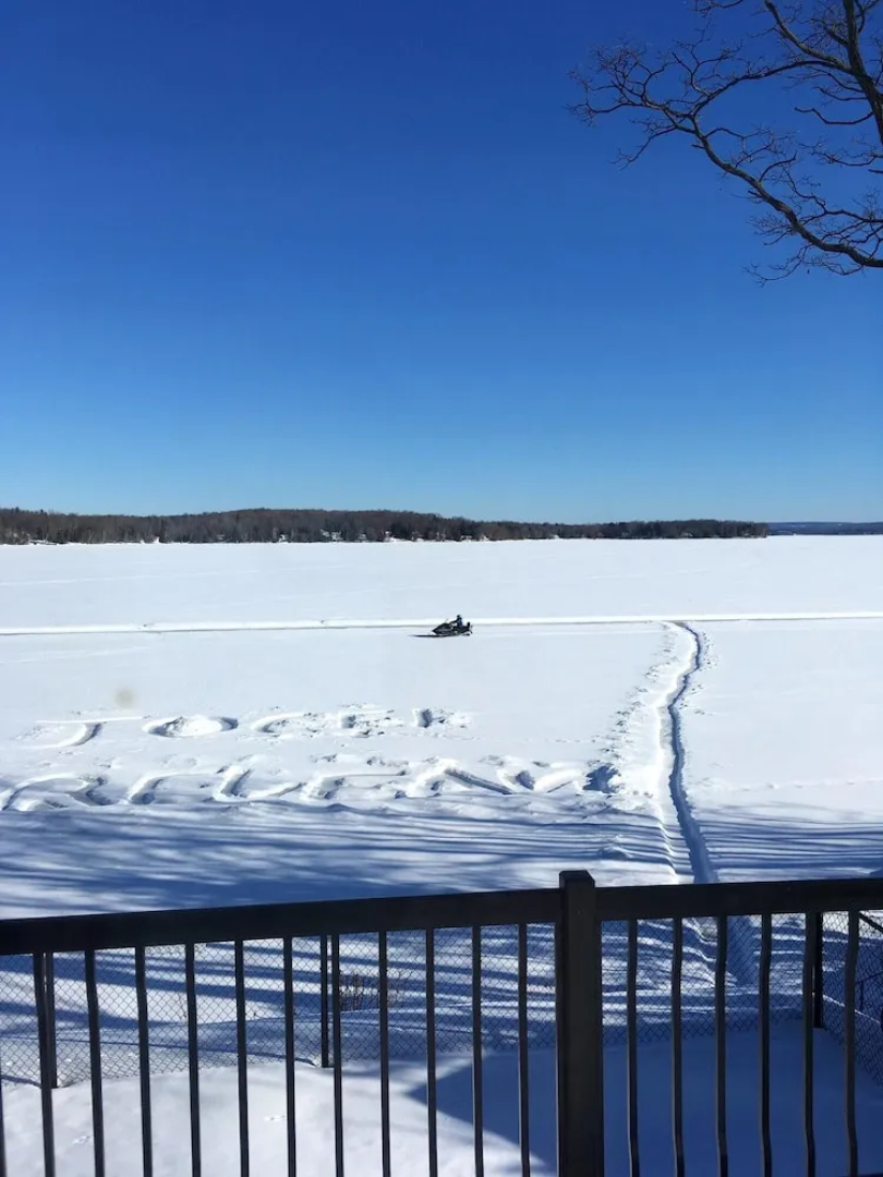 Chalet With 2 Bedrooms in Knowlton, With Wonderful Lake View, Enclosed