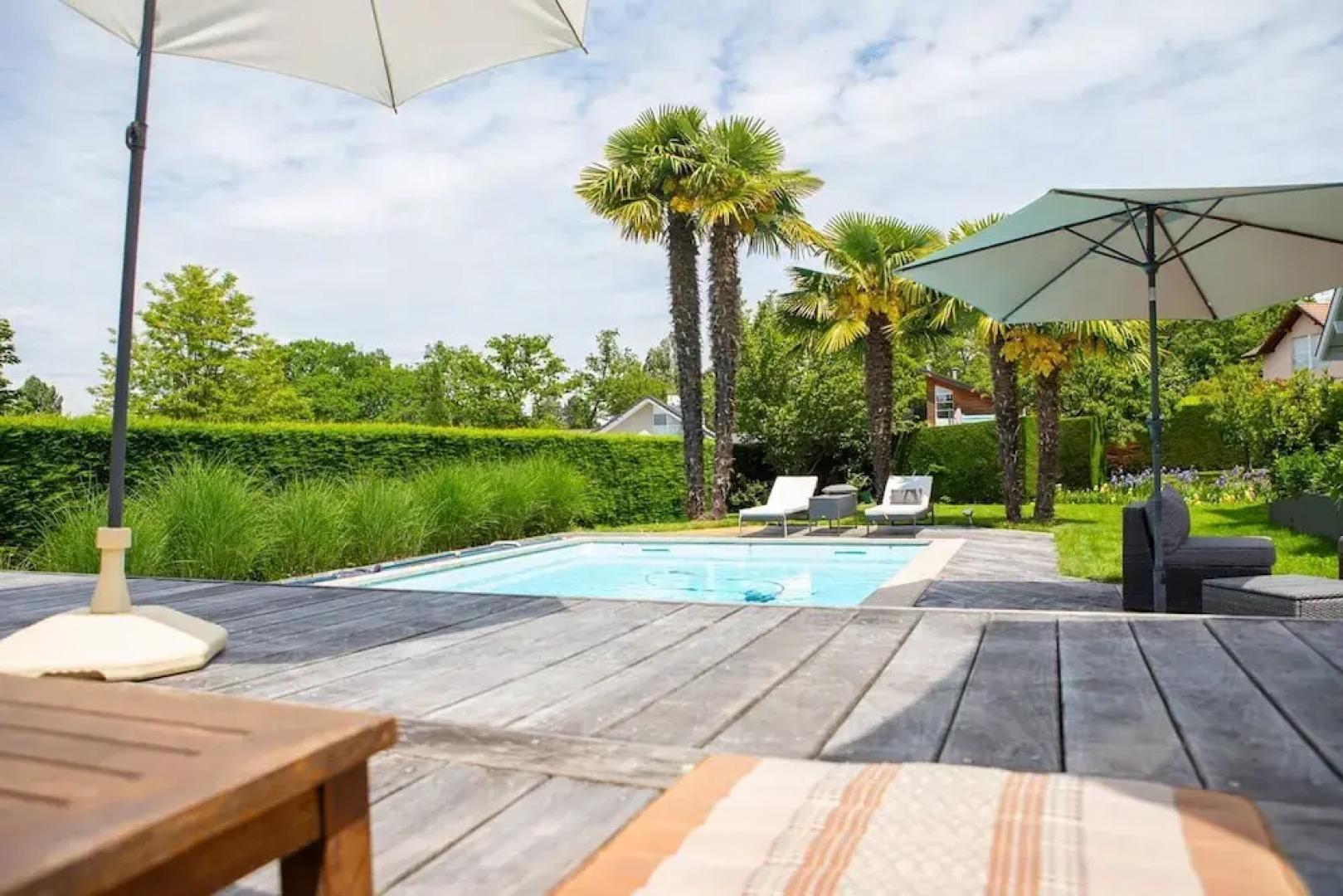 Villa au Bord du lac Avec Piscine Privee et Acces Direct au lac