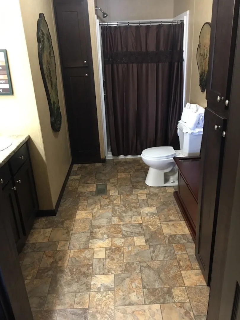 Self Creek Lodge and Marina